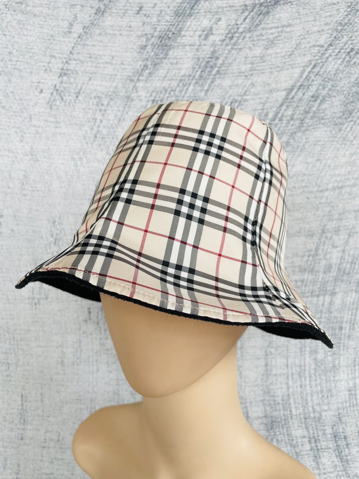 Burberry BURBERRY REVERSIBLE NOVA CHECK BUCKET HAT Size ONE SIZE - 2 Thumbnail