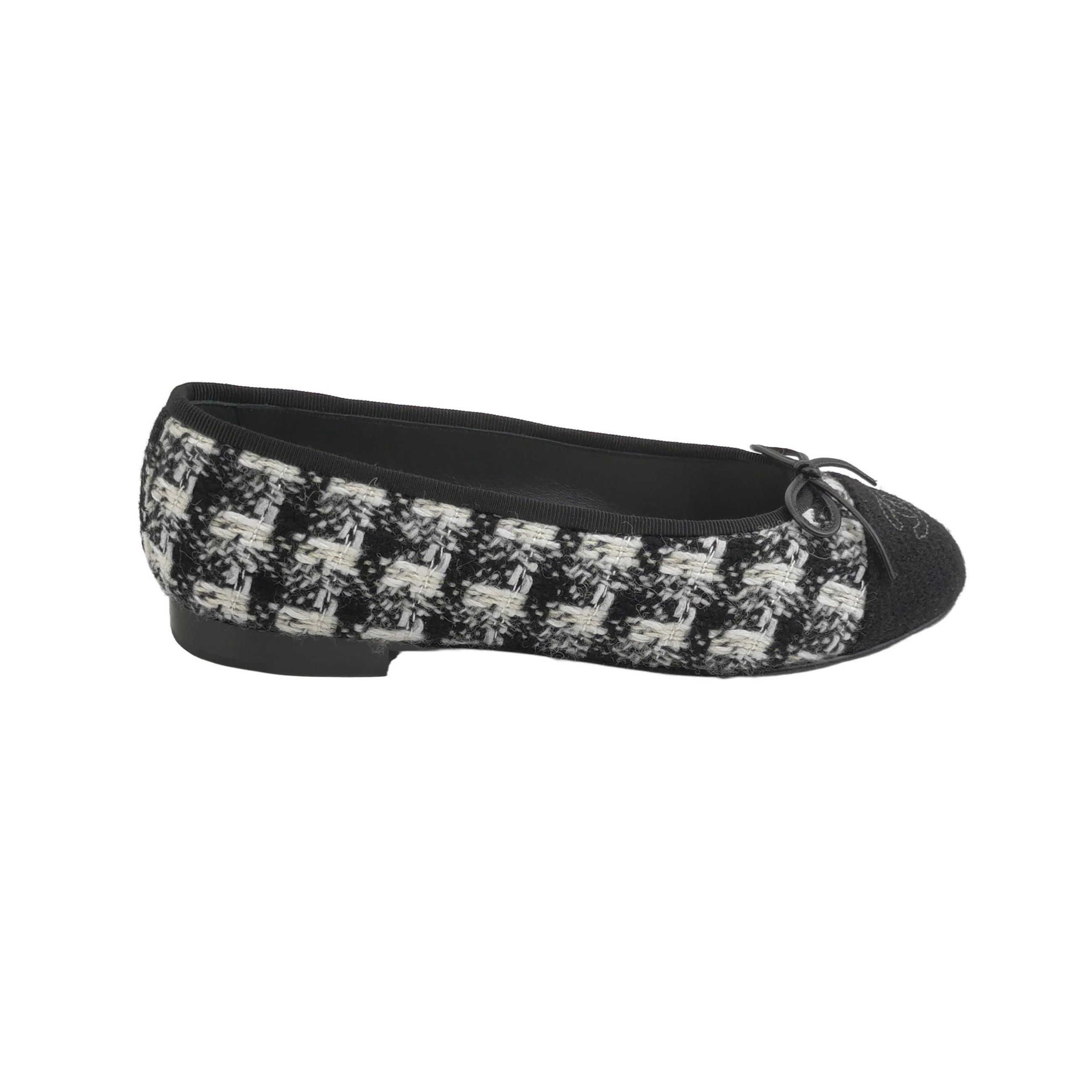 Chanel Chanel Women 7 Flats Size US 7 / IT 37 - 1 Thumbnail