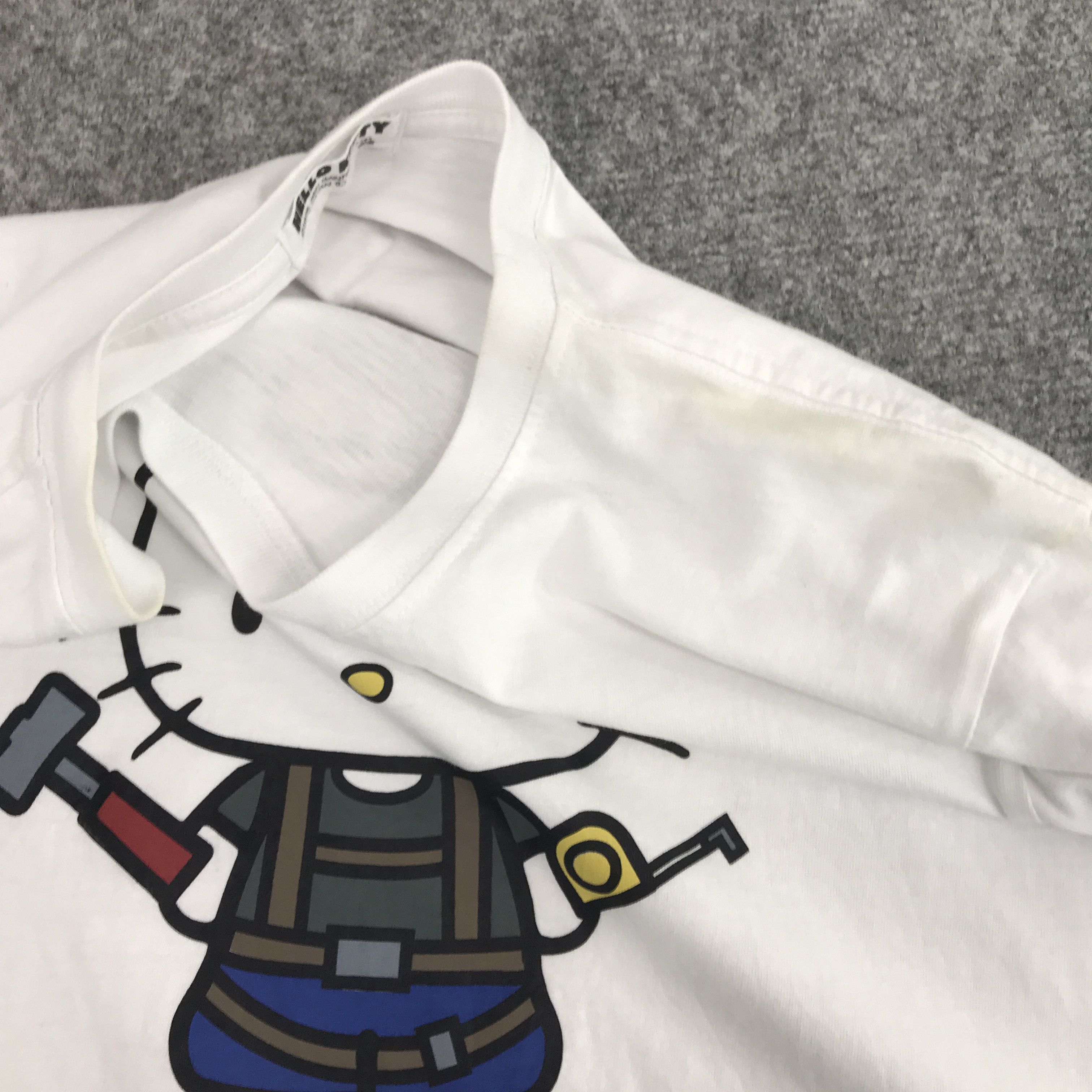 Japanese Brand Rare hello kitty Japan cartoon rare design t-shirt Size US L / EU 52-54 / 3 - 8 Thumbnail