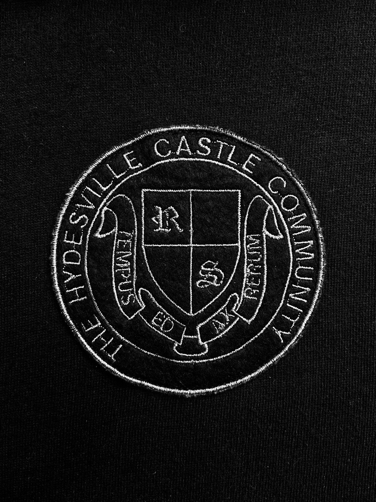 Raf Simons Raf Simons AW2000 “Confusion” Hydesville Castle hoodie Size US M / EU 48-50 / 2 - 2 Thumbnail