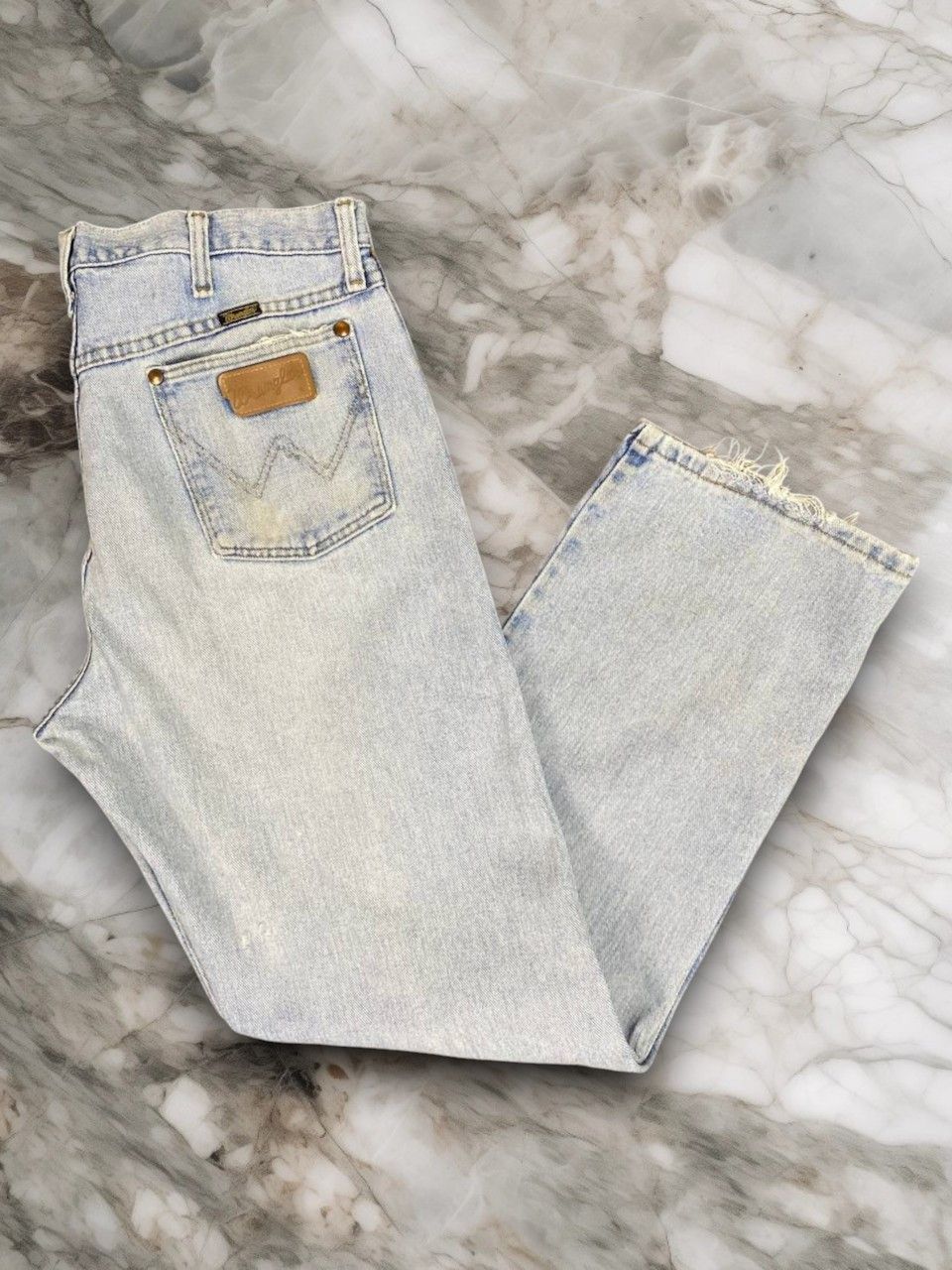 Wrangler vintage wrangler lightwash distressed denim Size US 37 - 1 Thumbnail