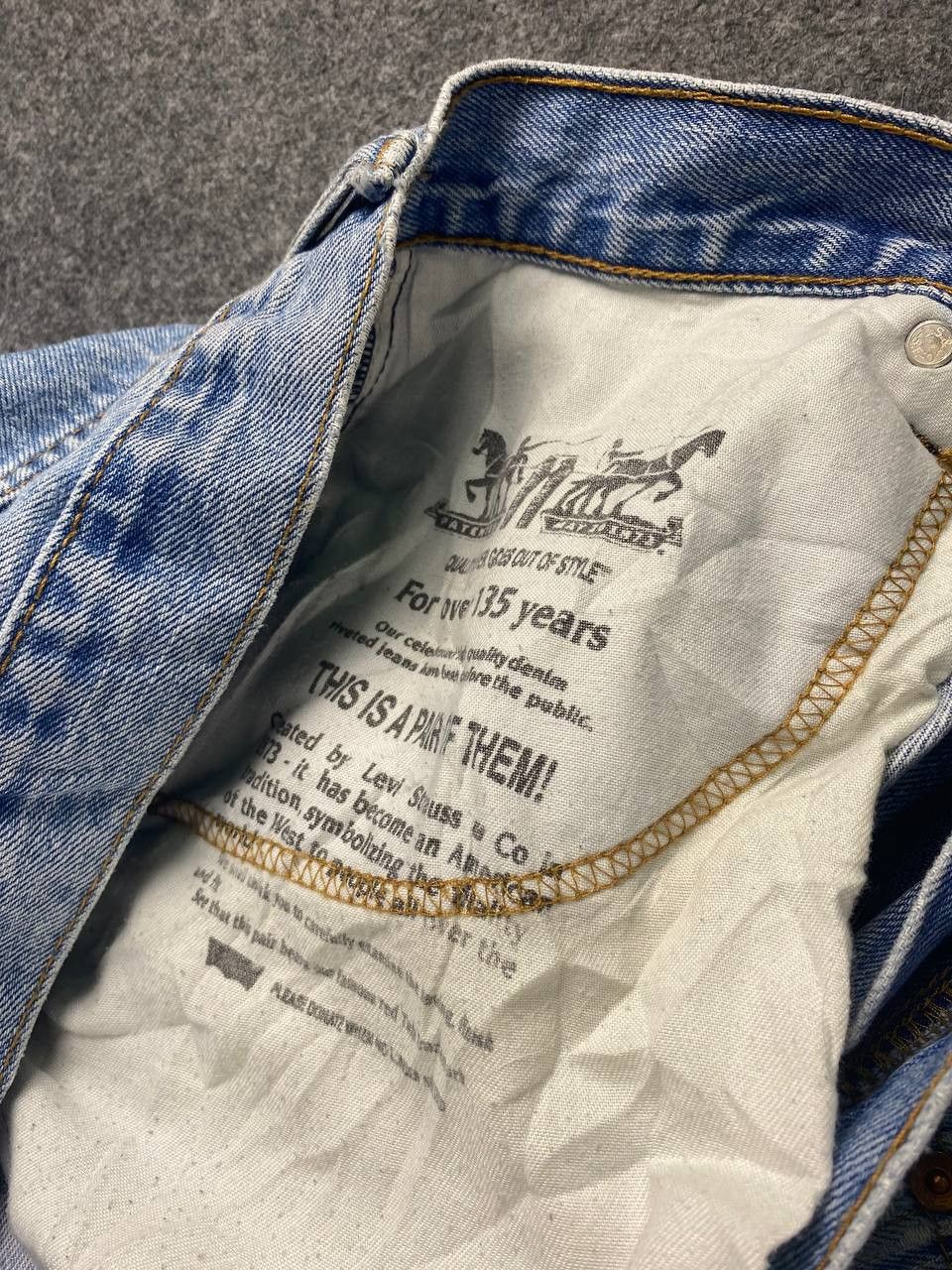 Levi's levis 550 lightwash denim nice design Size US 35 - 13 Thumbnail