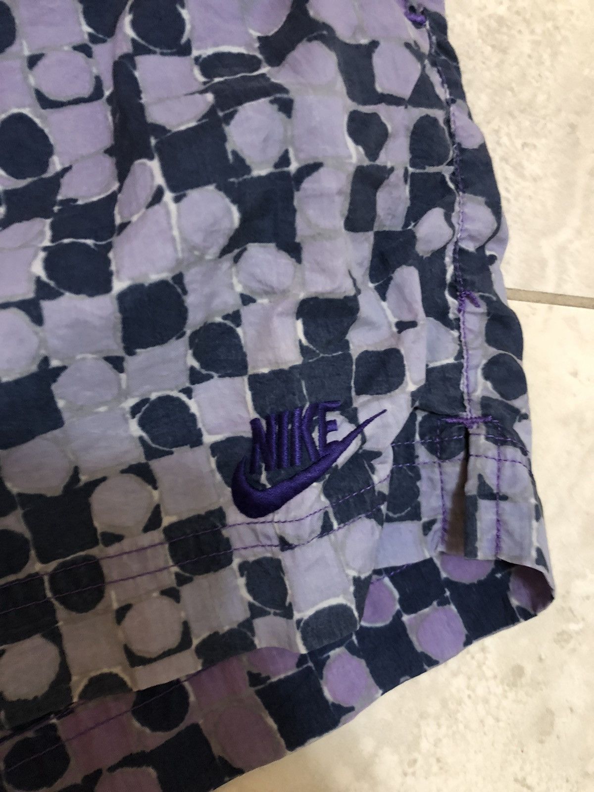 Nike rare vintage 90s nike abstract geometric art shorts purple Size US 28 / EU 44 - 2 Thumbnail