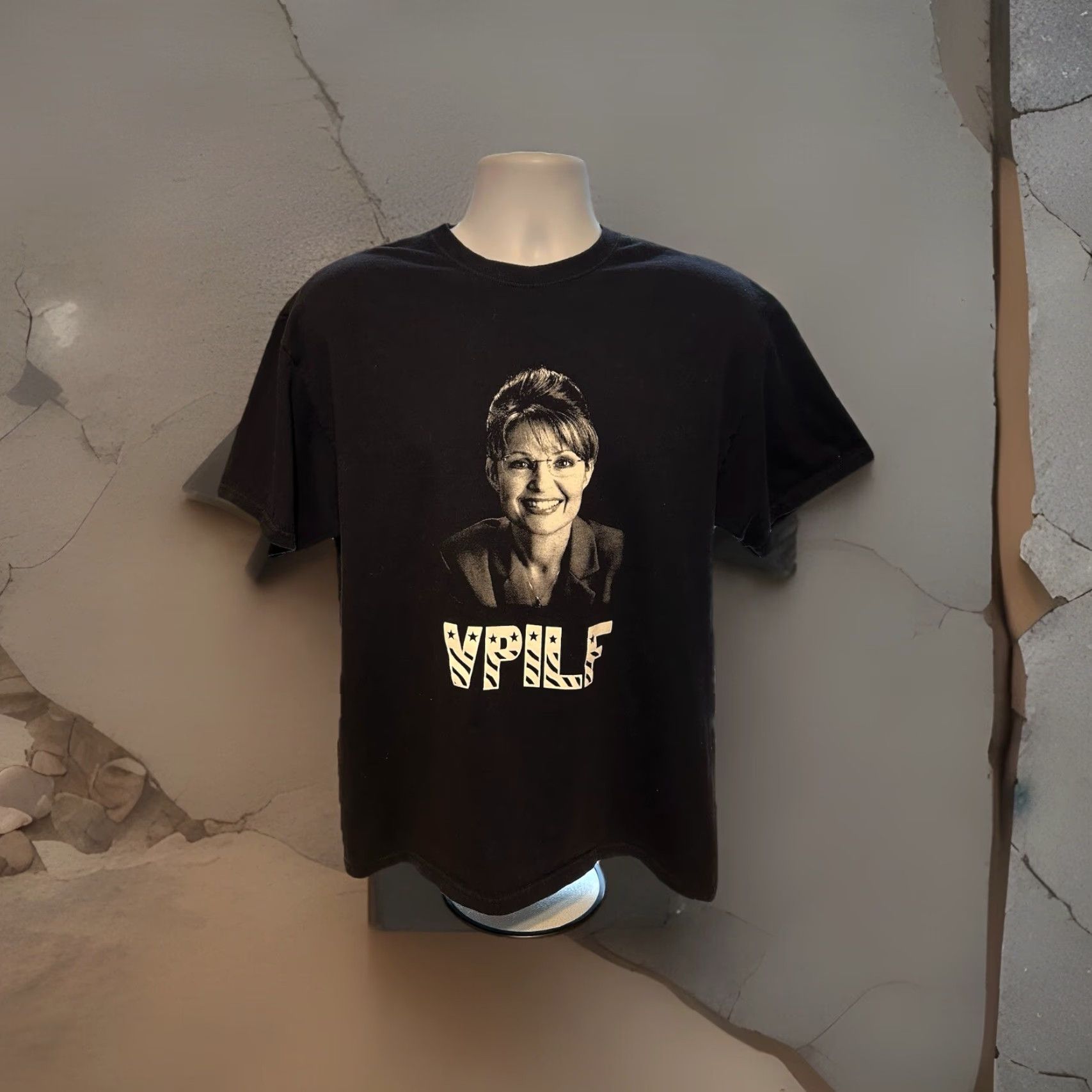 Hanes Hanes T-Shirt Men Large Black Sarah Palin Political Joke Logo Crew Neck Short Sleeve Shirt Mens Size US L / EU 52-54 / 3 - 4 Thumbnail