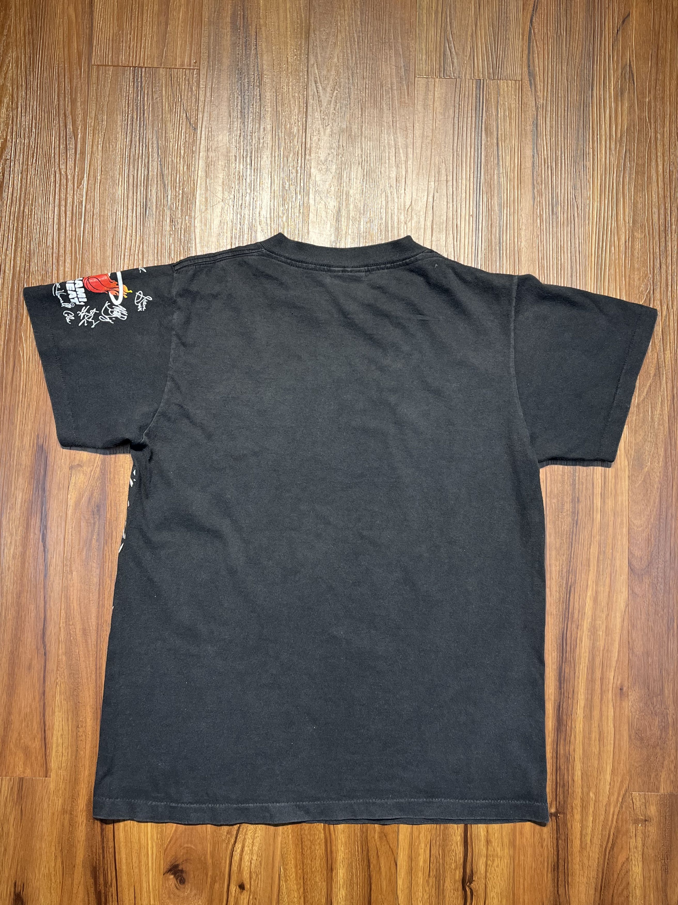 Changes × Vintage Vintage 1992 Miami Heat Shattered Backboard Tee Size M Size US M / EU 48-50 / 2 - 3 Thumbnail