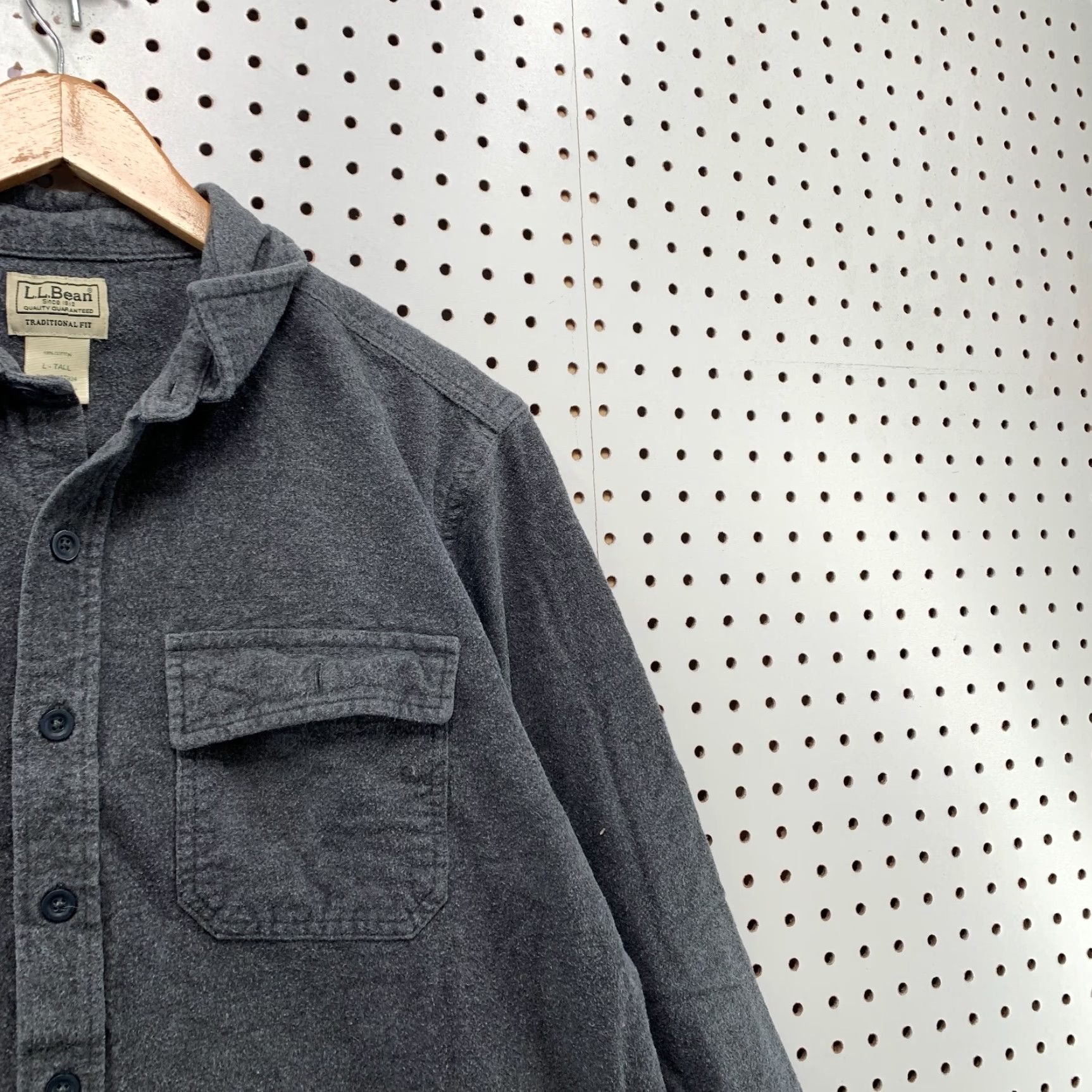 Vintage VINTAGE L.L. Bean Chamoi Button Shirt Men Large Tall Gray Long Sleeve Outdoor Pocket 90s Size US L / EU 52-54 / 3 - 7 Thumbnail