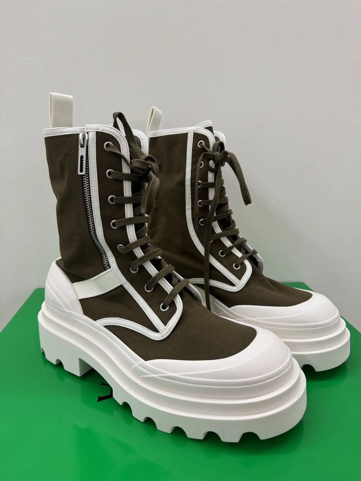 Stringed Ankle Boots Trek In Canvas Khaki/White