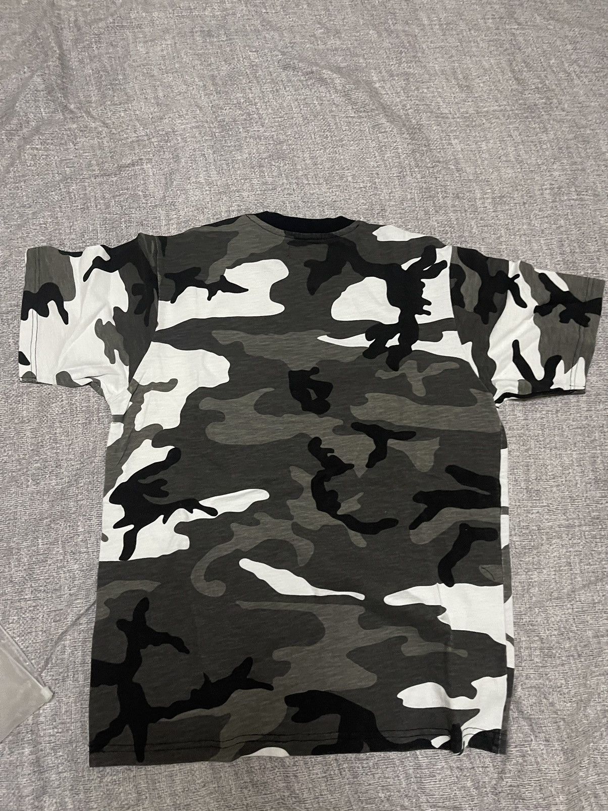 Supreme Supreme snow camo fw18 pocket tee Small size Size US S / EU 44-46 / 1 - 2 Thumbnail