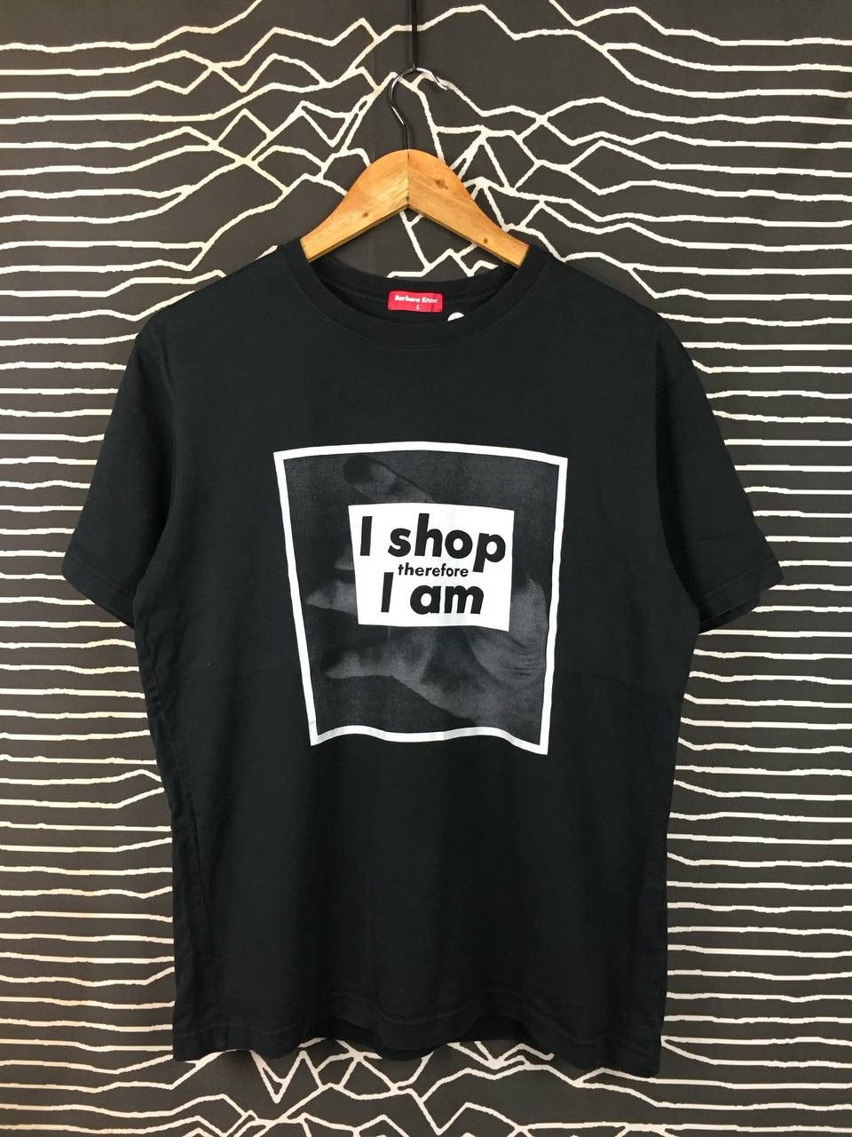 Barbara Kruger Uniqlo Barbara Kruger "I Shop Therefore I am" Art Tee Size US L / EU 52-54 / 3 - 1 Thumbnail