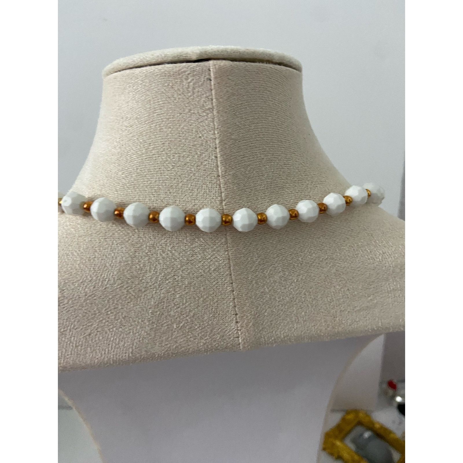 Handmade white bead necklace Size ONE SIZE - 3 Thumbnail