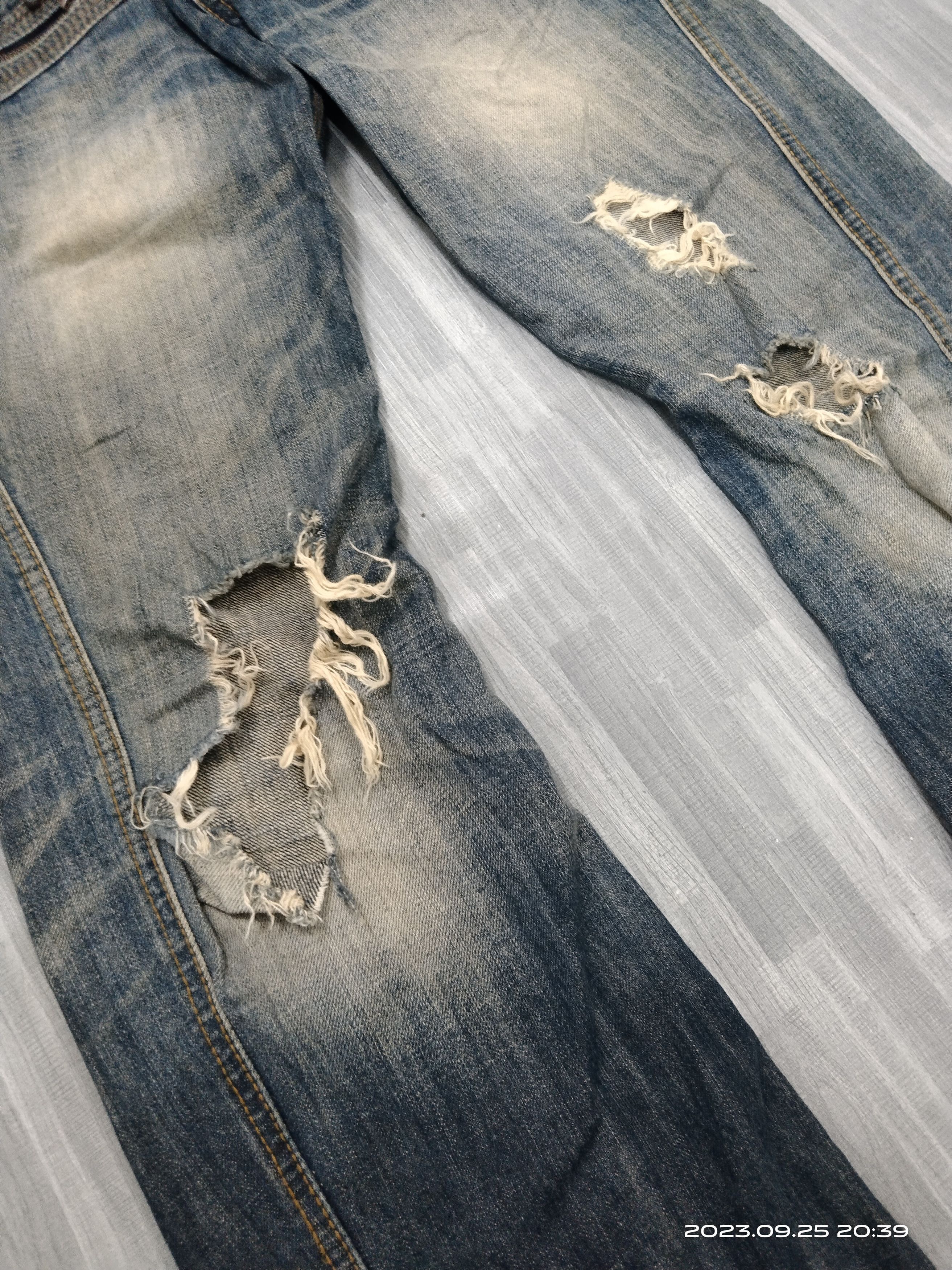 Matsuda FLARE TWIST RIPED NICOLE DENIM PANTS Size US 30 / EU 46 - 6 Thumbnail