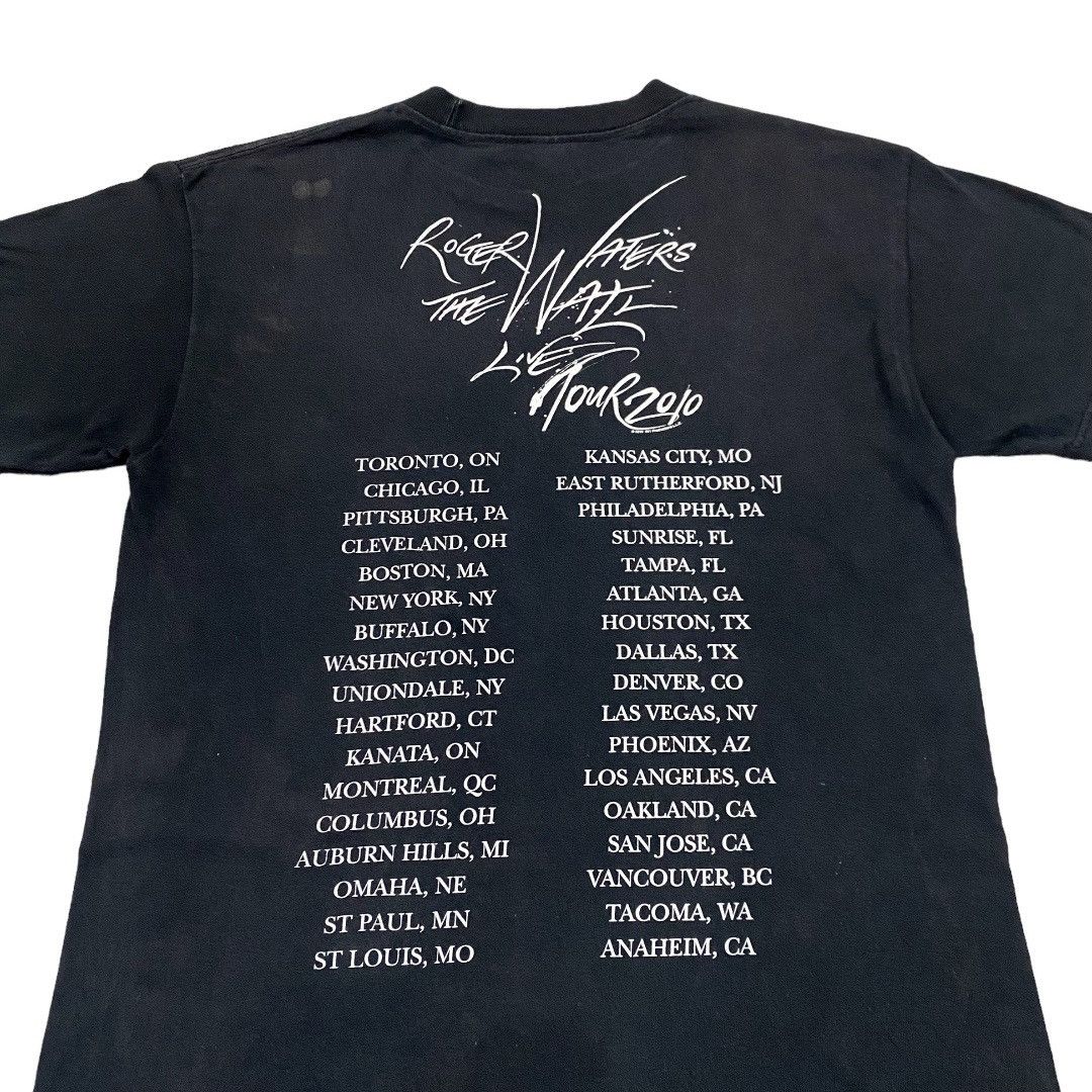 Band Tees Vintage Pink Floyd Roger Waters The Wall Tour 2010 Tshirt Size US M / EU 48-50 / 2 - 4 Thumbnail