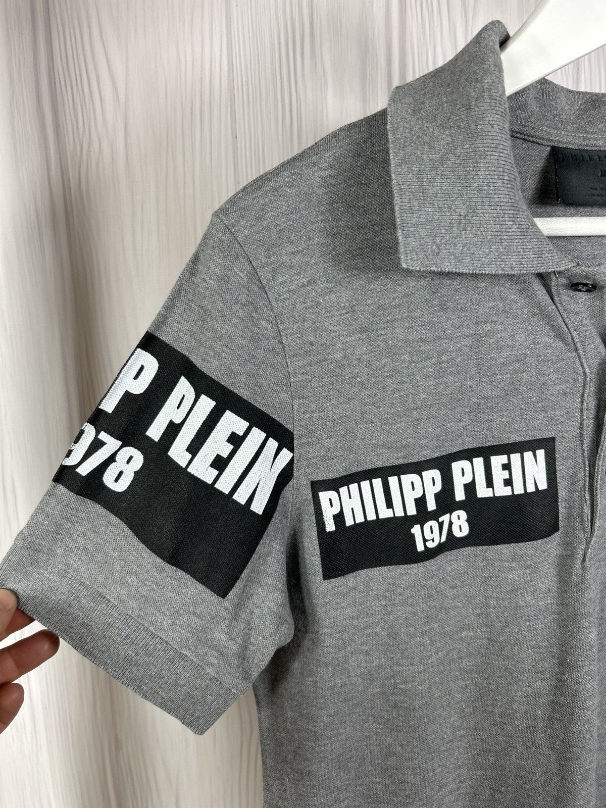 Philipp Plein Philipp Plein 1978 Gray Logo Patch Polo Shirt Size S Size US S / EU 44-46 / 1 - 7 Thumbnail
