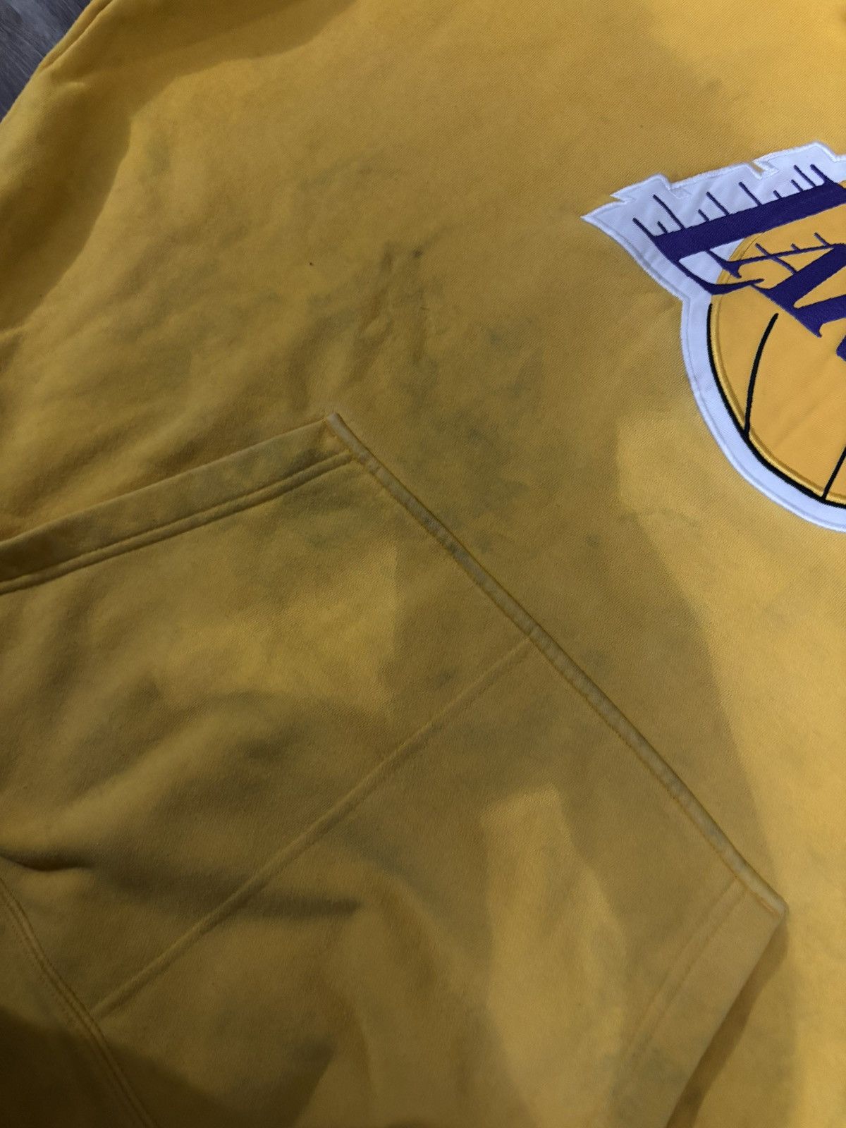 Nike Vintage Los Angeles Lakers Nike Center Check Swoosh Hoodie Size US XXL / EU 58 / 5 - 7 Thumbnail