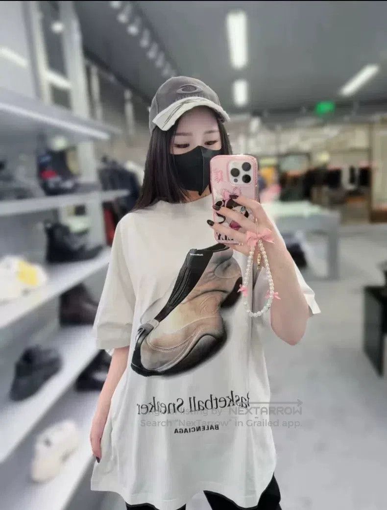Balenciaga Balenciaga Basketball Shoe Logo T-Shirt Size US S / EU 44-46 / 1 - 6 Thumbnail