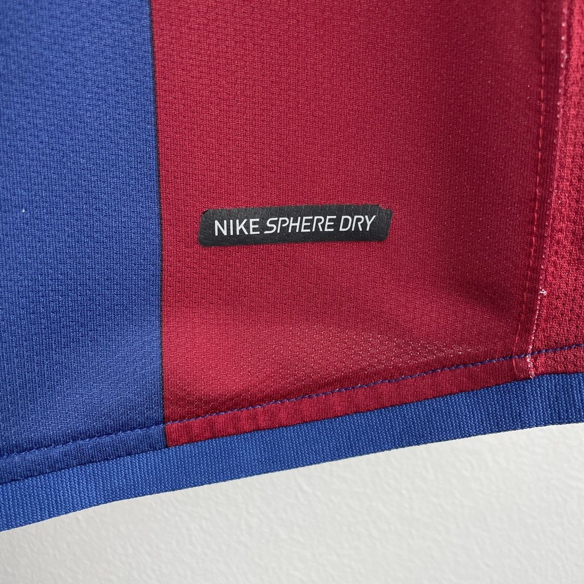 Nike Vintage Barcelona Home Jersey Nike Men’s Shirt 2006/2007 Size US M / EU 48-50 / 2 - 13 Thumbnail