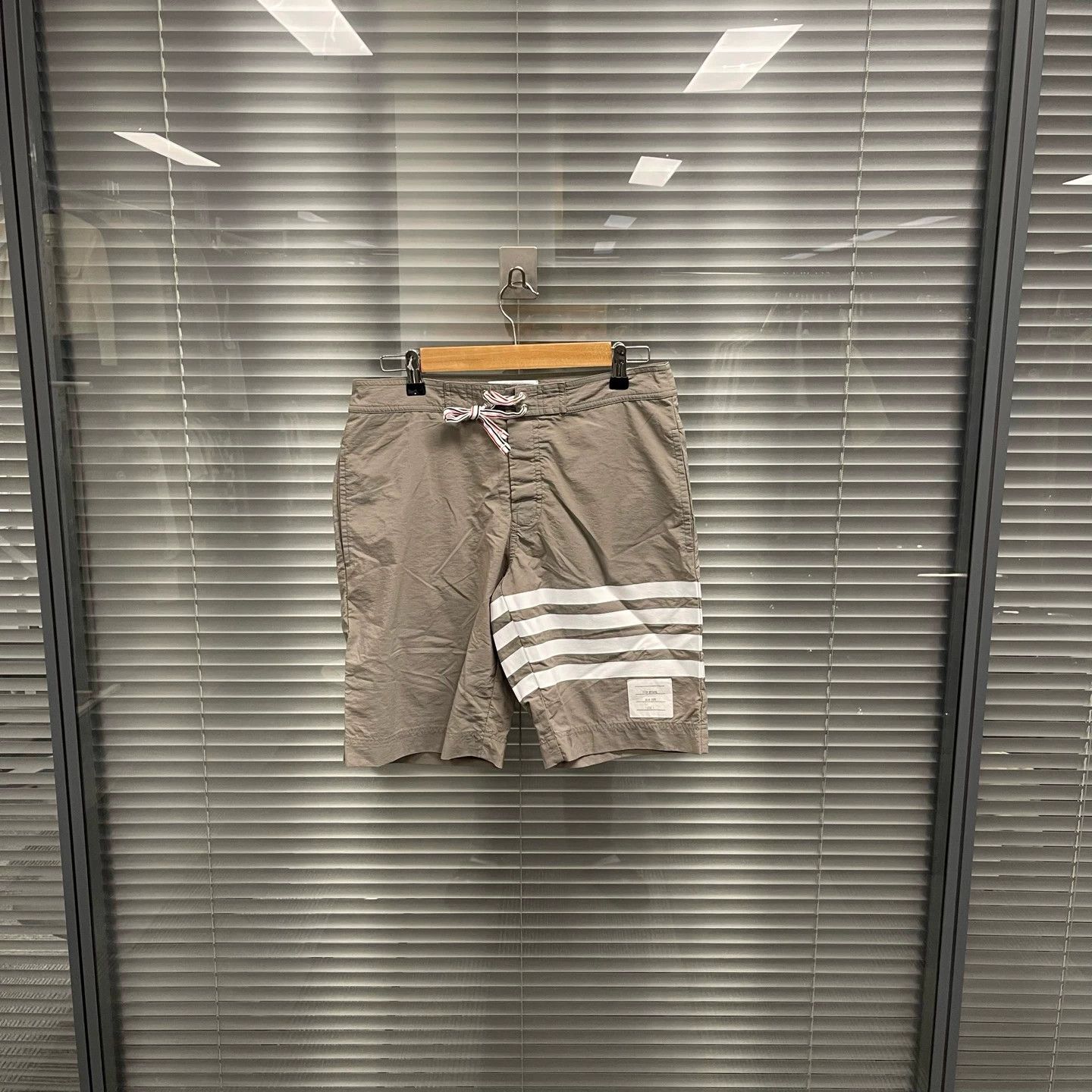 Thom Browne Thom Browne Khaki 4-bar Beach Short Size 1 Size US 30 / EU 46 - 1 Thumbnail