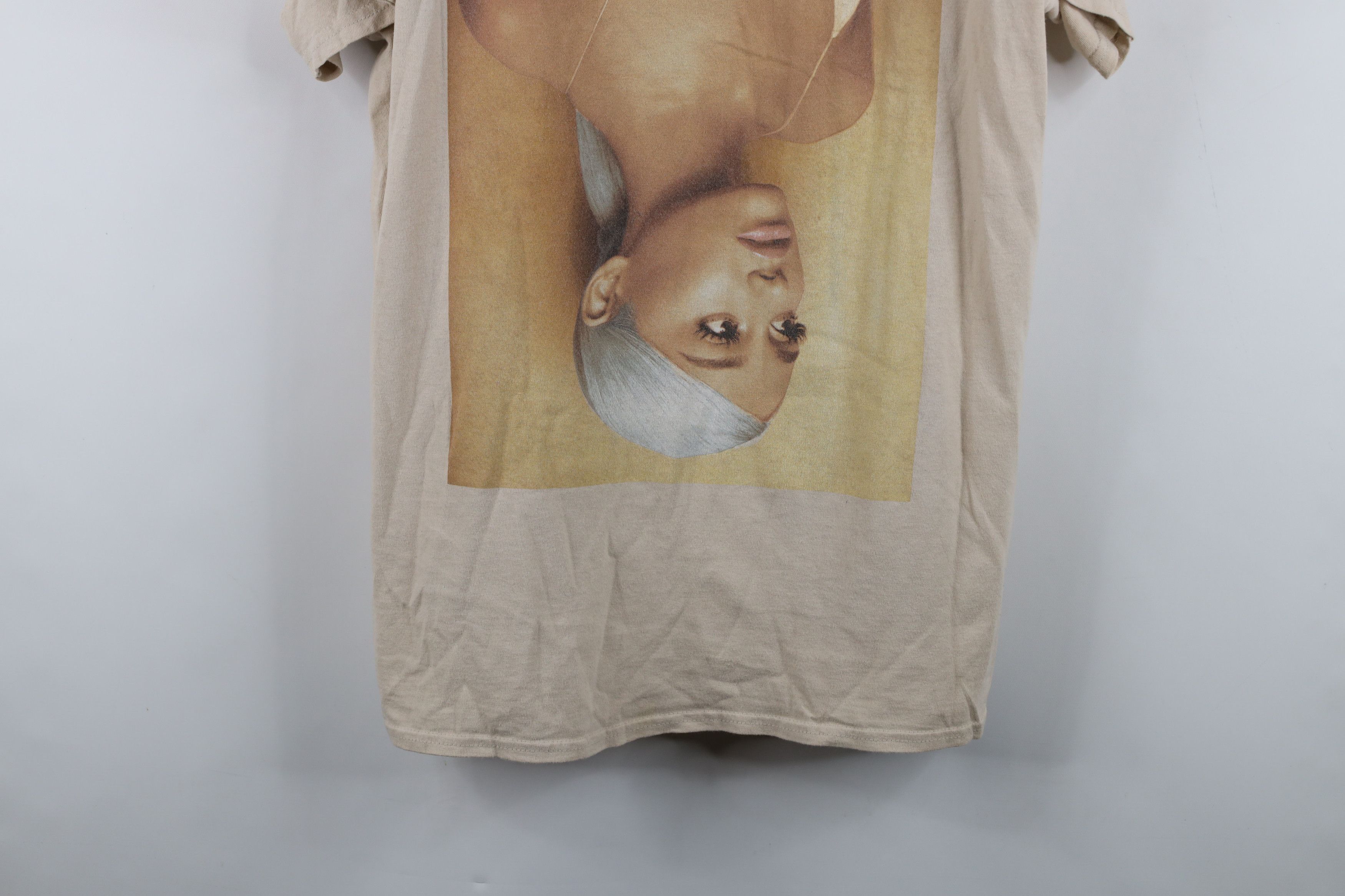 Vintage Ariana Grande Big Face Logo Sweetener Tour T-Shirt Beige Size US XL / EU 56 / 4 - 3 Thumbnail