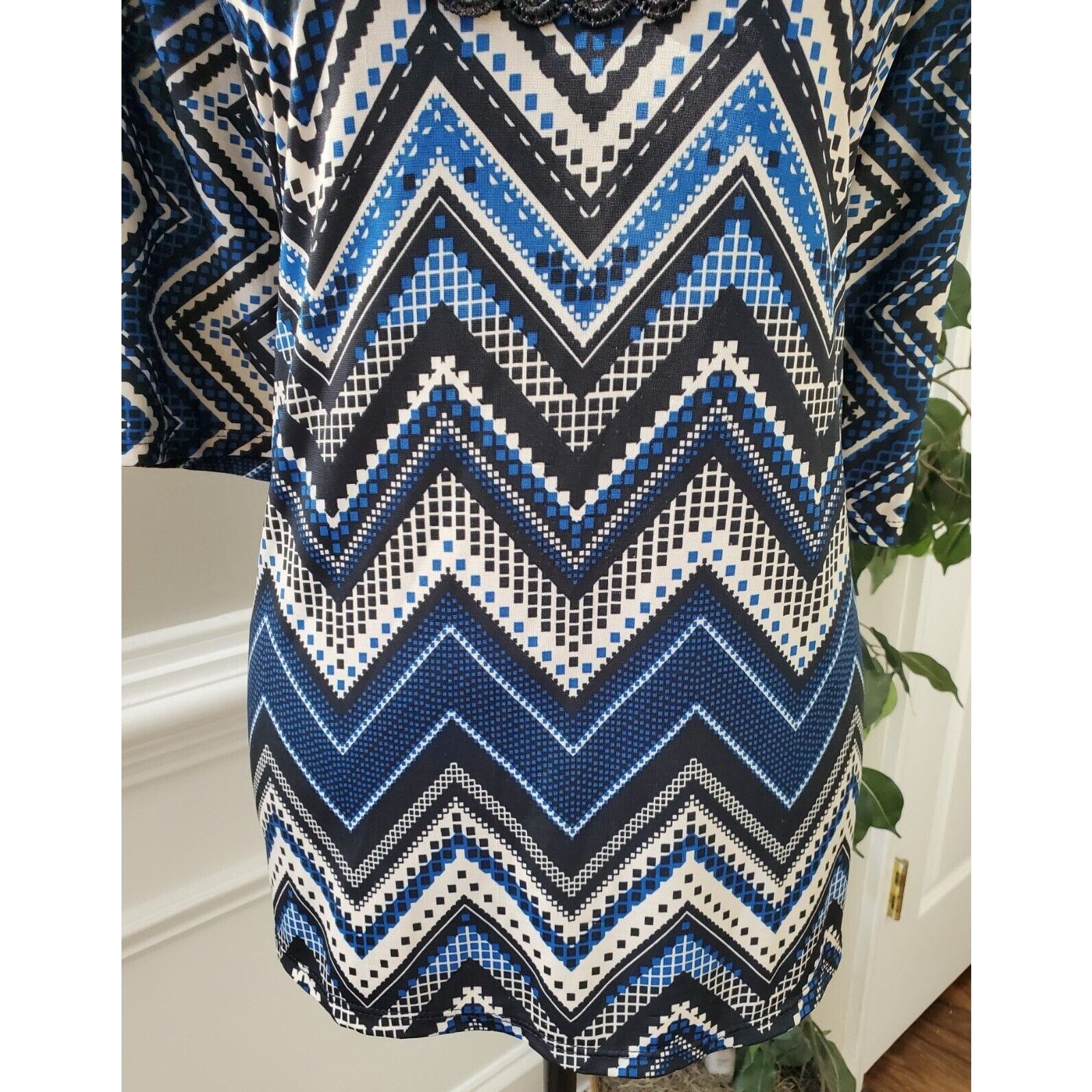 Other Lavish Chevron Polyester Round Neck 3/4 Sleeve Top Blouse Size 3XL / US 20-22 - 3 Thumbnail