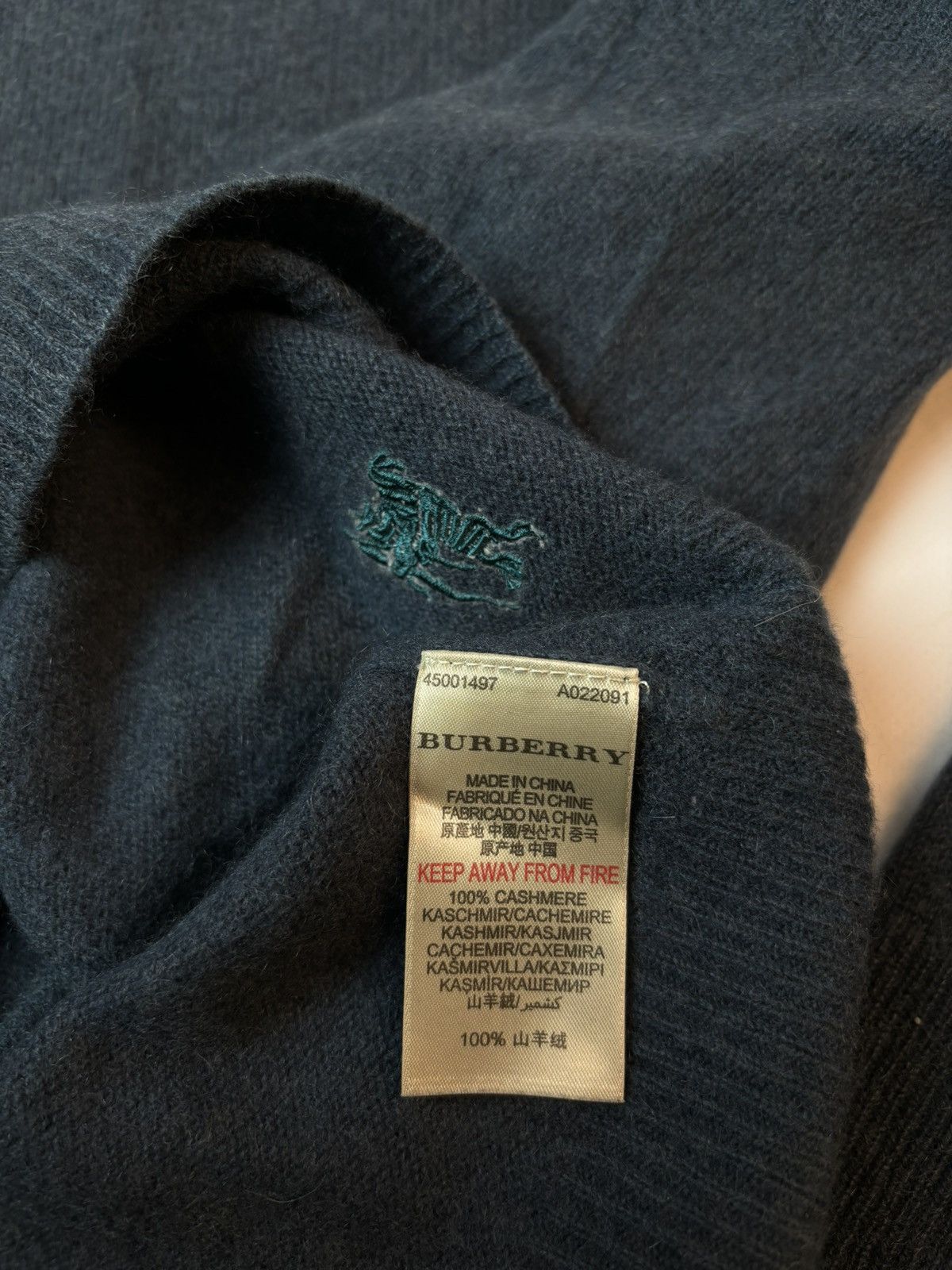 Burberry Burberry 100% cashmere L fits M sweater / pullover Size US L / EU 52-54 / 3 - 5 Thumbnail