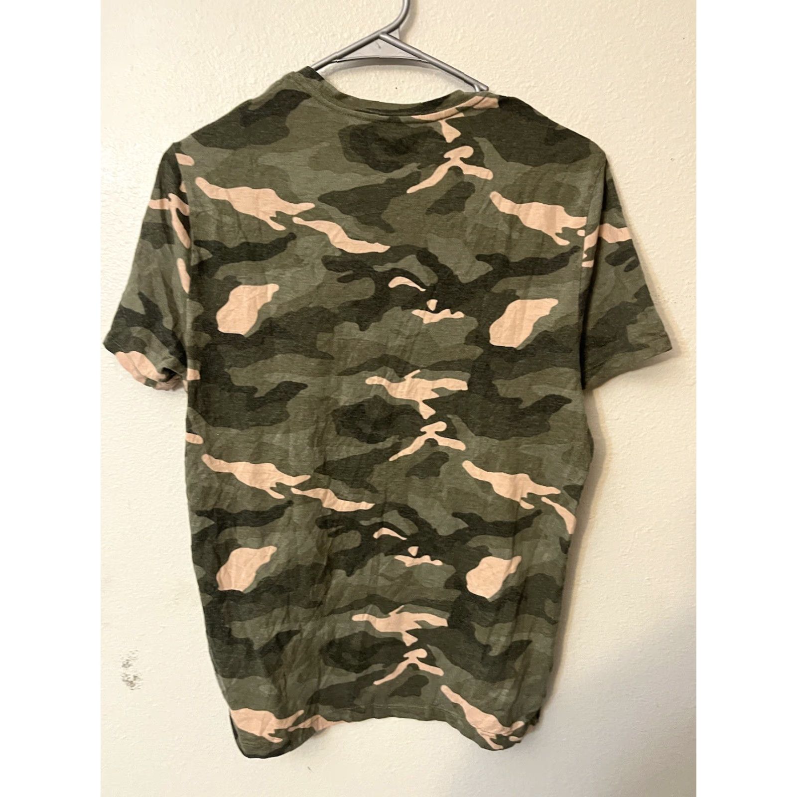 Old Navy Old Navy Men’s Camouflage Short Sleeve T-Shirt – Green, Size S, Crew Neck, Cotton Knit, Regular Fit Size US S / EU 44-46 / 1 - 2 Thumbnail