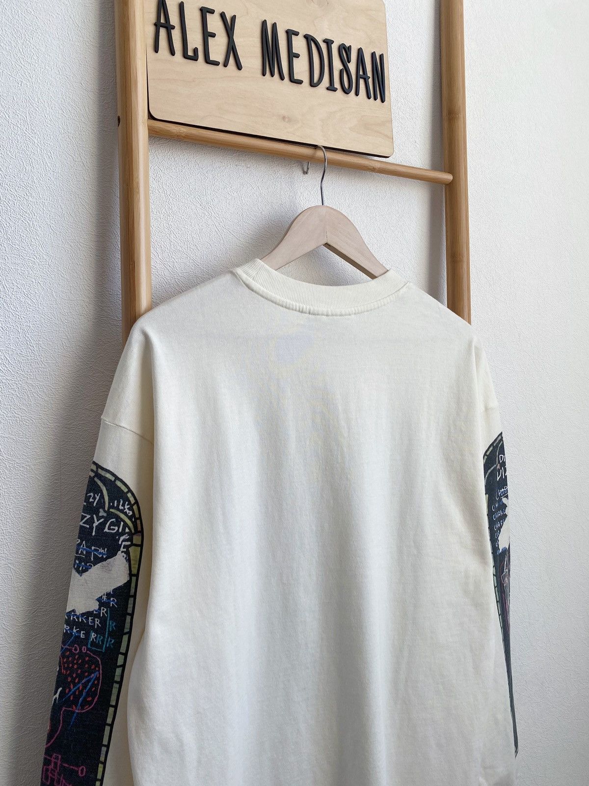 H&M × Jean-Michel Basquiat × Who Decides War WHO DECIDES WAR x BASQUIAT x H&M LONG SLEEVE RELAXED T-SHIRT Size US S / EU 44-46 / 1 - 18 Thumbnail