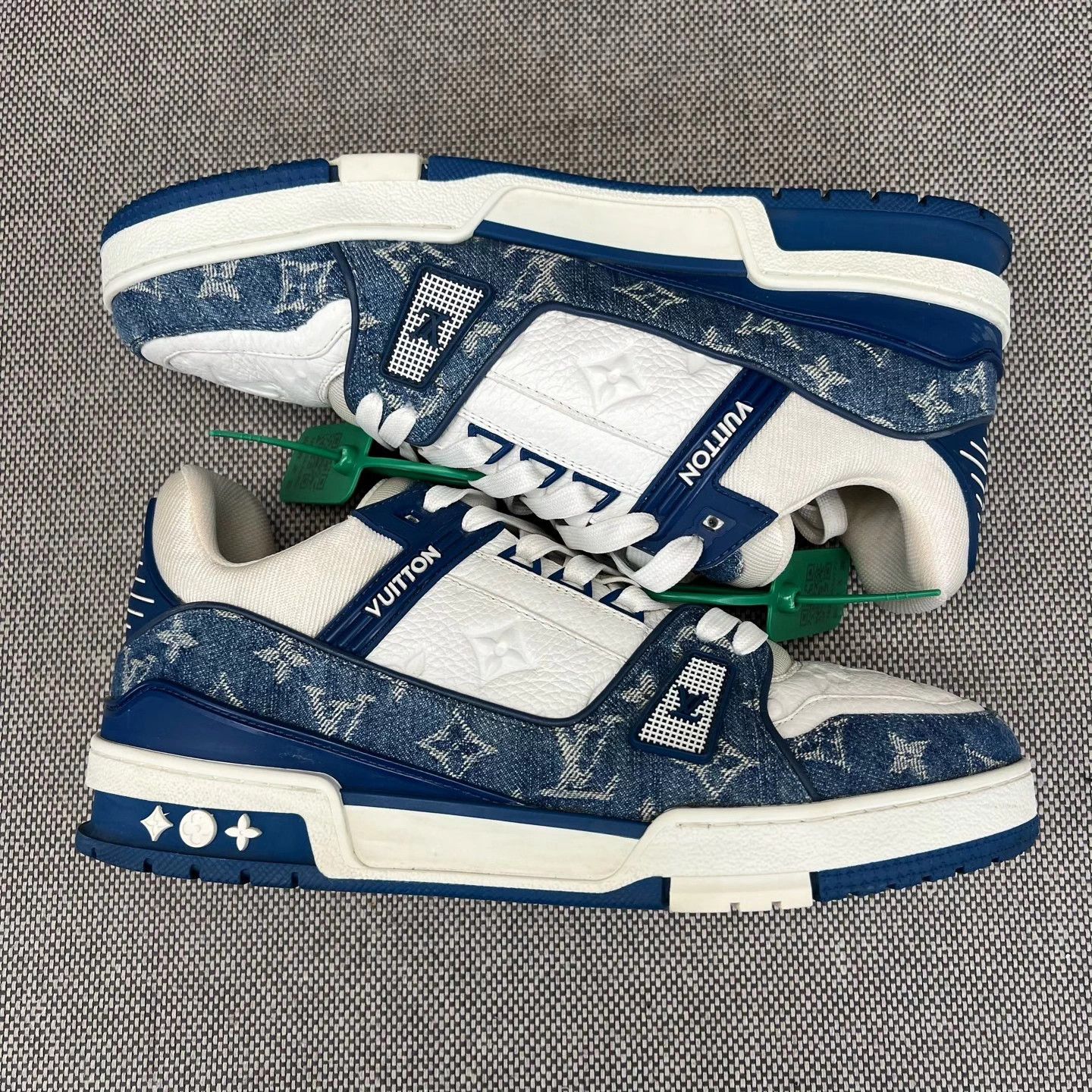 Louis Vuitton LV white blue denim trainer Size US 8 / EU 41 - 2 Thumbnail
