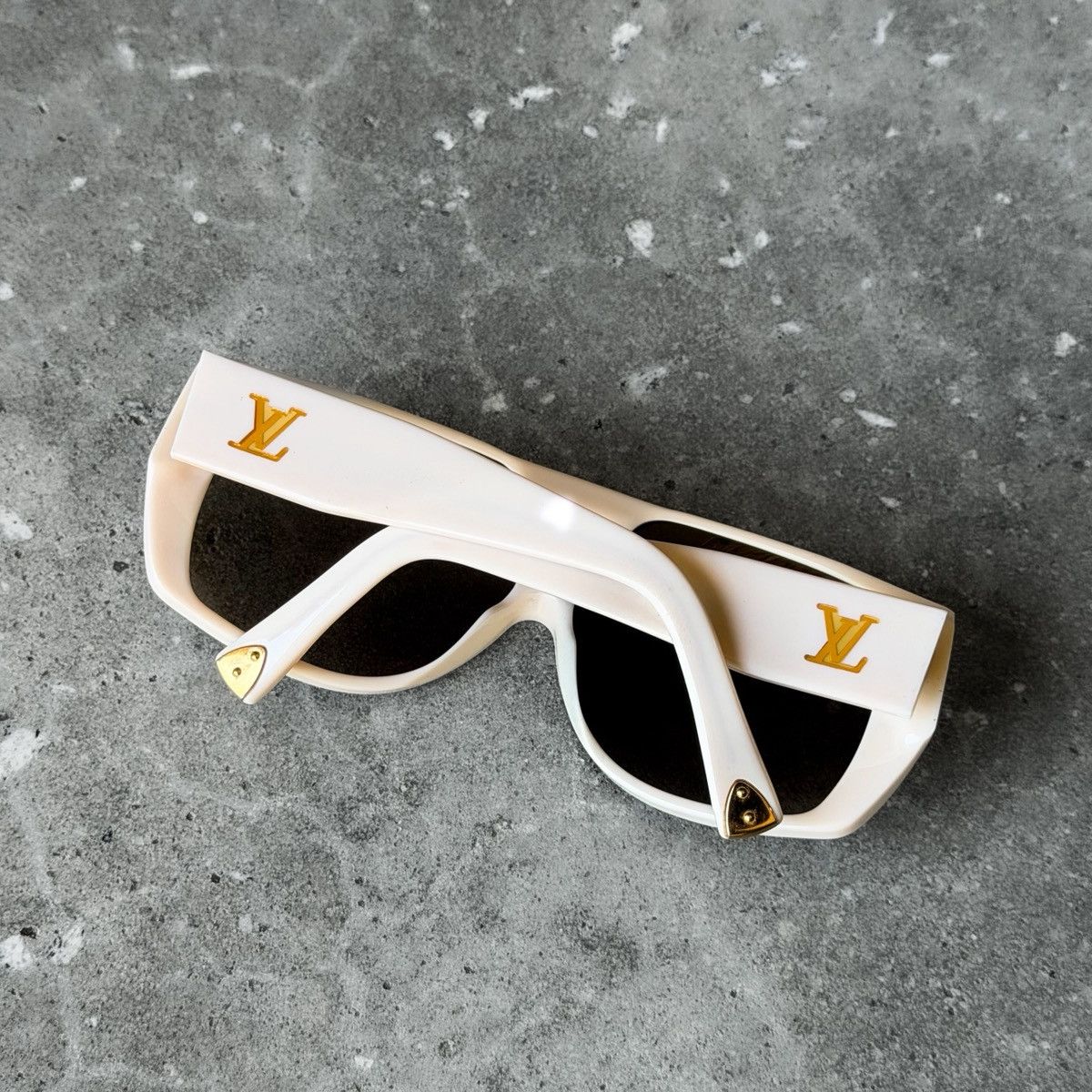 Louis Vuitton Louis Vuitton AW06 RUNWAY Vintage Bindi Garnet Sunglasses Size ONE SIZE - 4 Thumbnail