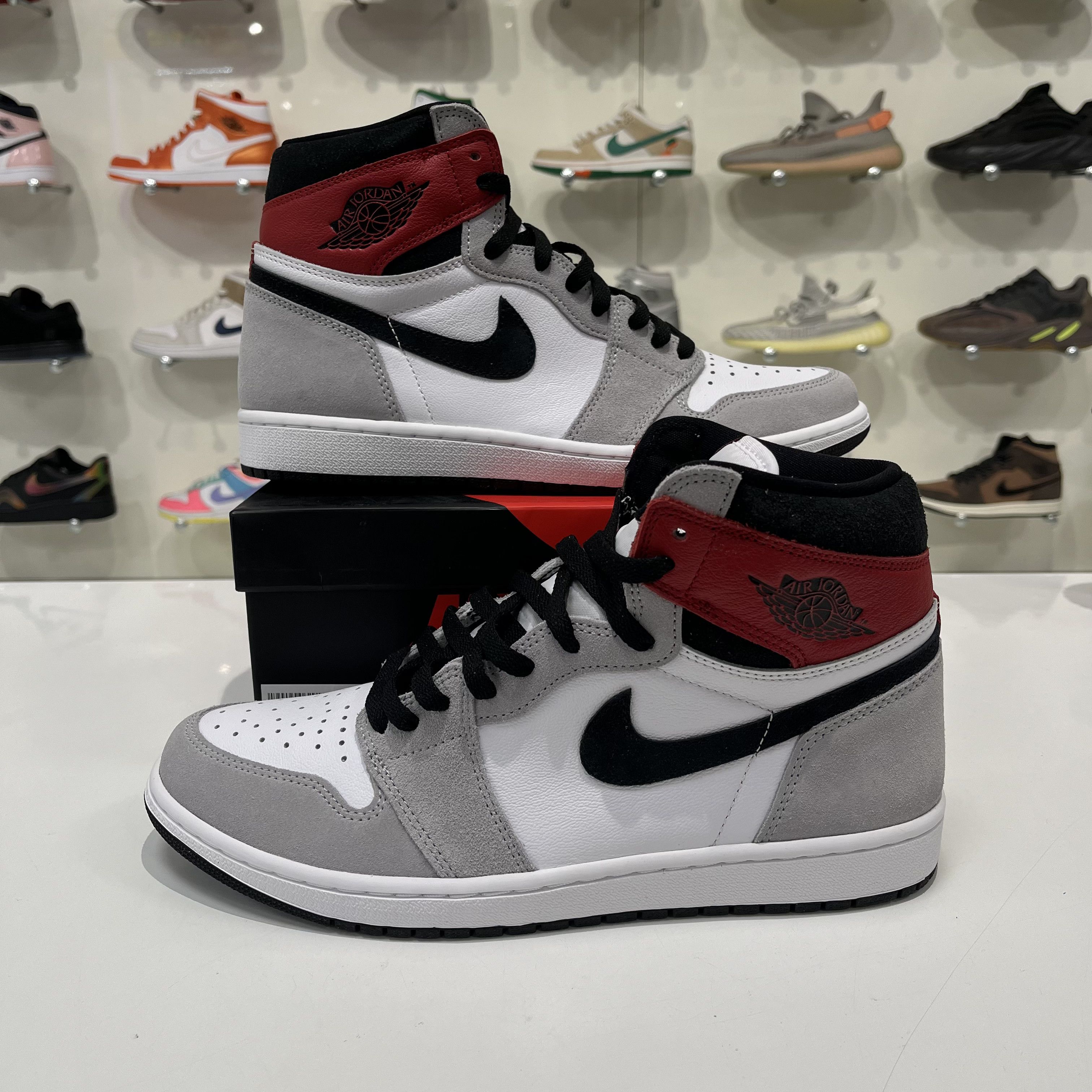 Nike Air Jordan 1 Retro High Light Smoke Grey Size US 10.5 / EU 43-44 - 1 Thumbnail
