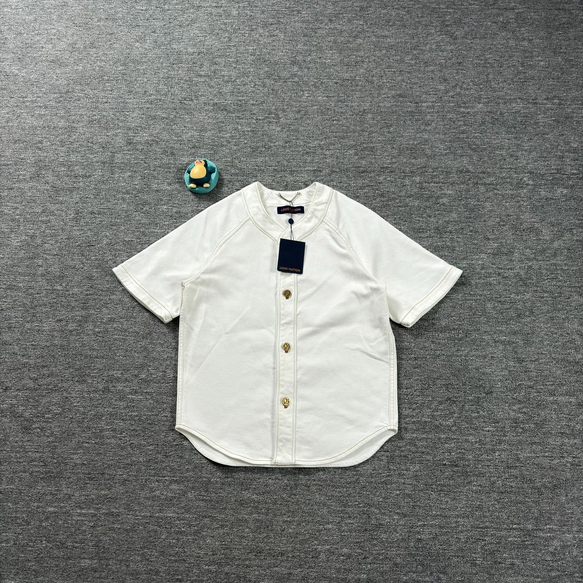 Louis Vuitton Louis Vuitton White Baseball Shirt Size S Size US S / EU 44-46 / 1 - 1 Thumbnail