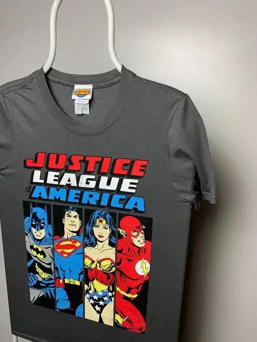 DC Comics DC comics T-shirt size S grey justice league vintage Size US S / EU 44-46 / 1 - 2 Thumbnail