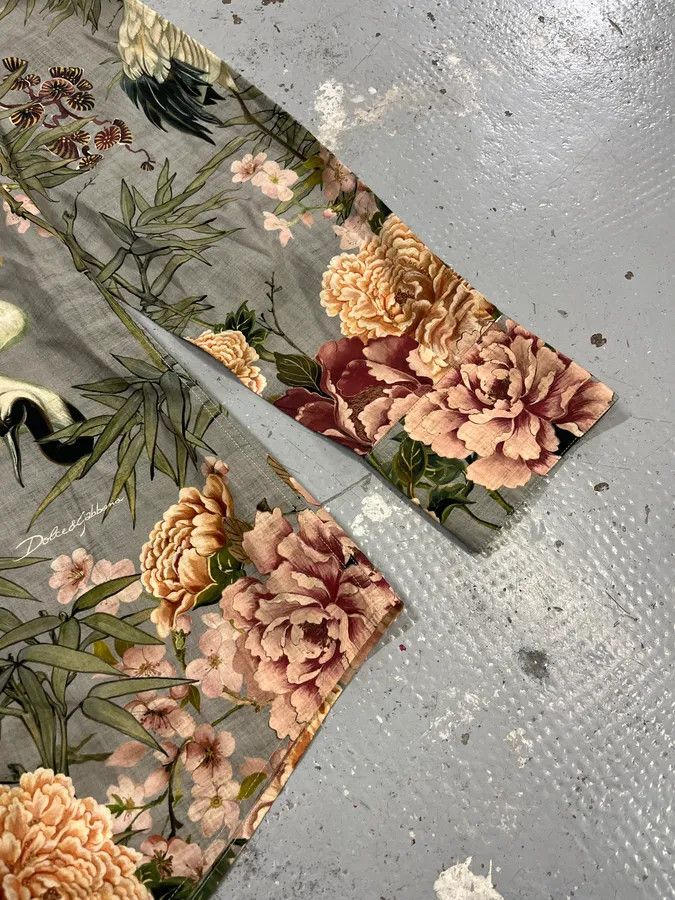Dolce & Gabbana 2010s Dolce & Gabbana Floral Print Fantasy Shirt Size US M / EU 48-50 / 2 - 6 Thumbnail