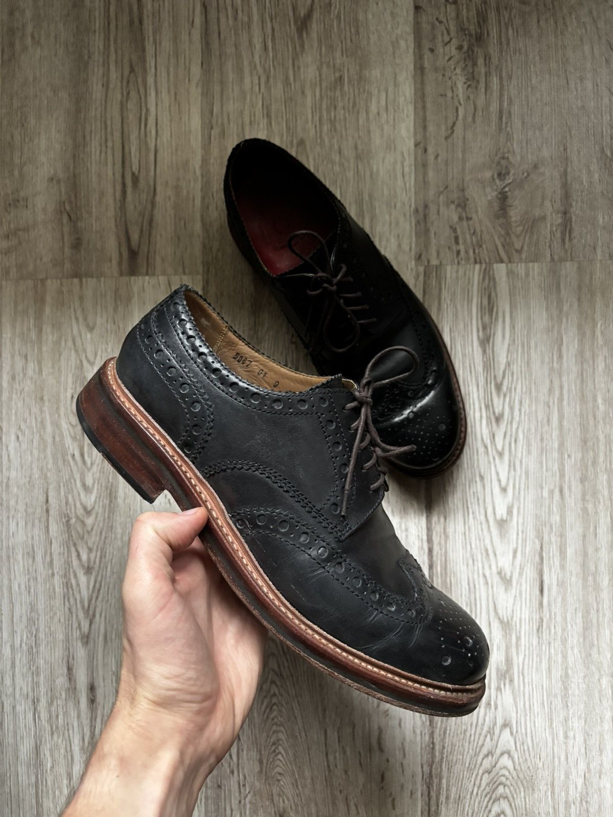 Grenson Grenson Archie Leather Brogue Tan UK 9 Size US 10 / EU 43 - 1 Thumbnail