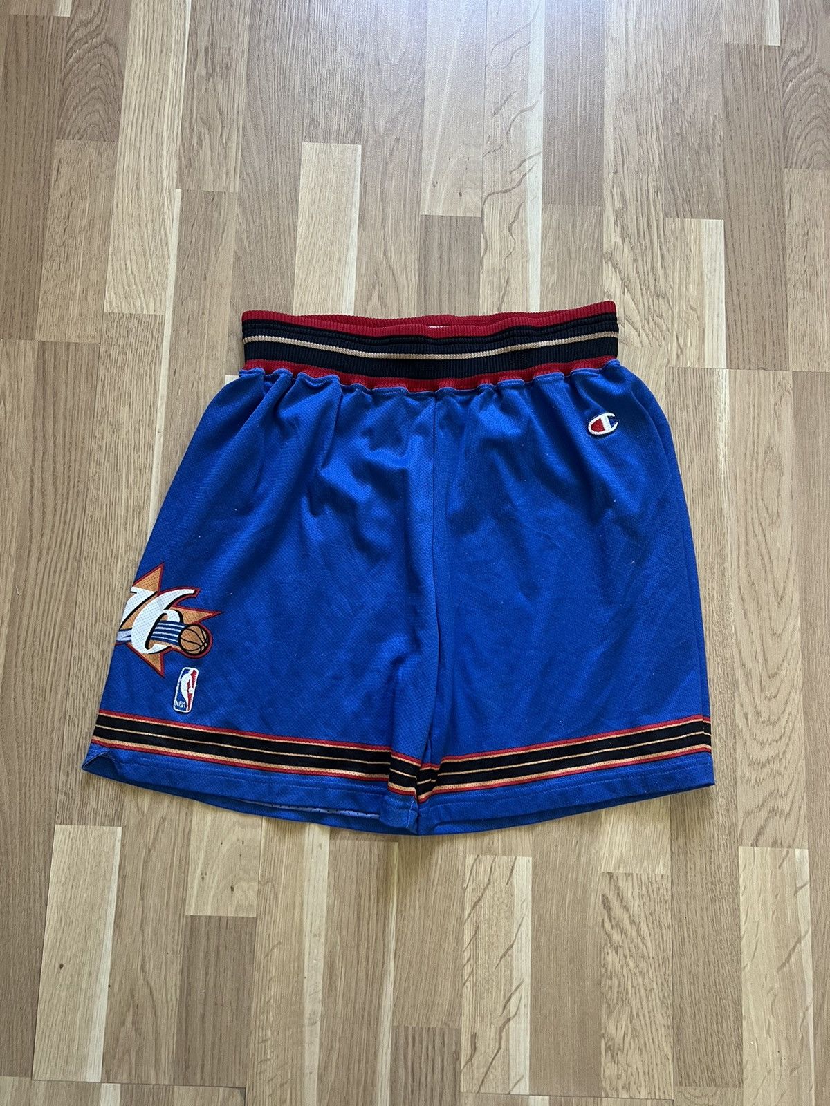 Champion VTG 90's Philadelphia sixers 76ers NBA champion rare shorts Size US 32 / EU 48 - 1 Thumbnail