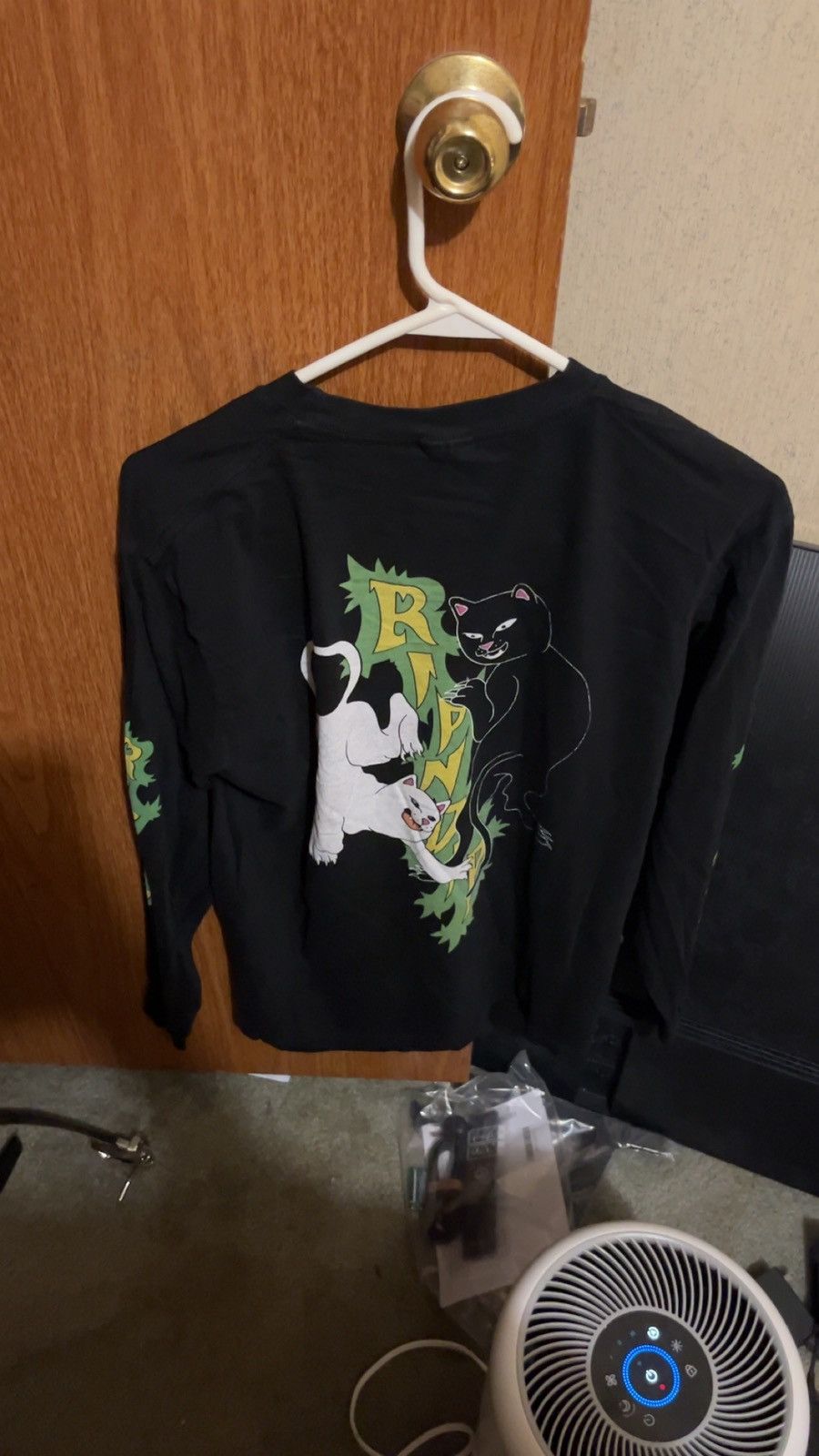 RIPNDIP 8.5/10 Worn A Couple Of Times Ripndip Feud Long Sleeve M Size US M / EU 48-50 / 2 - 1 Thumbnail