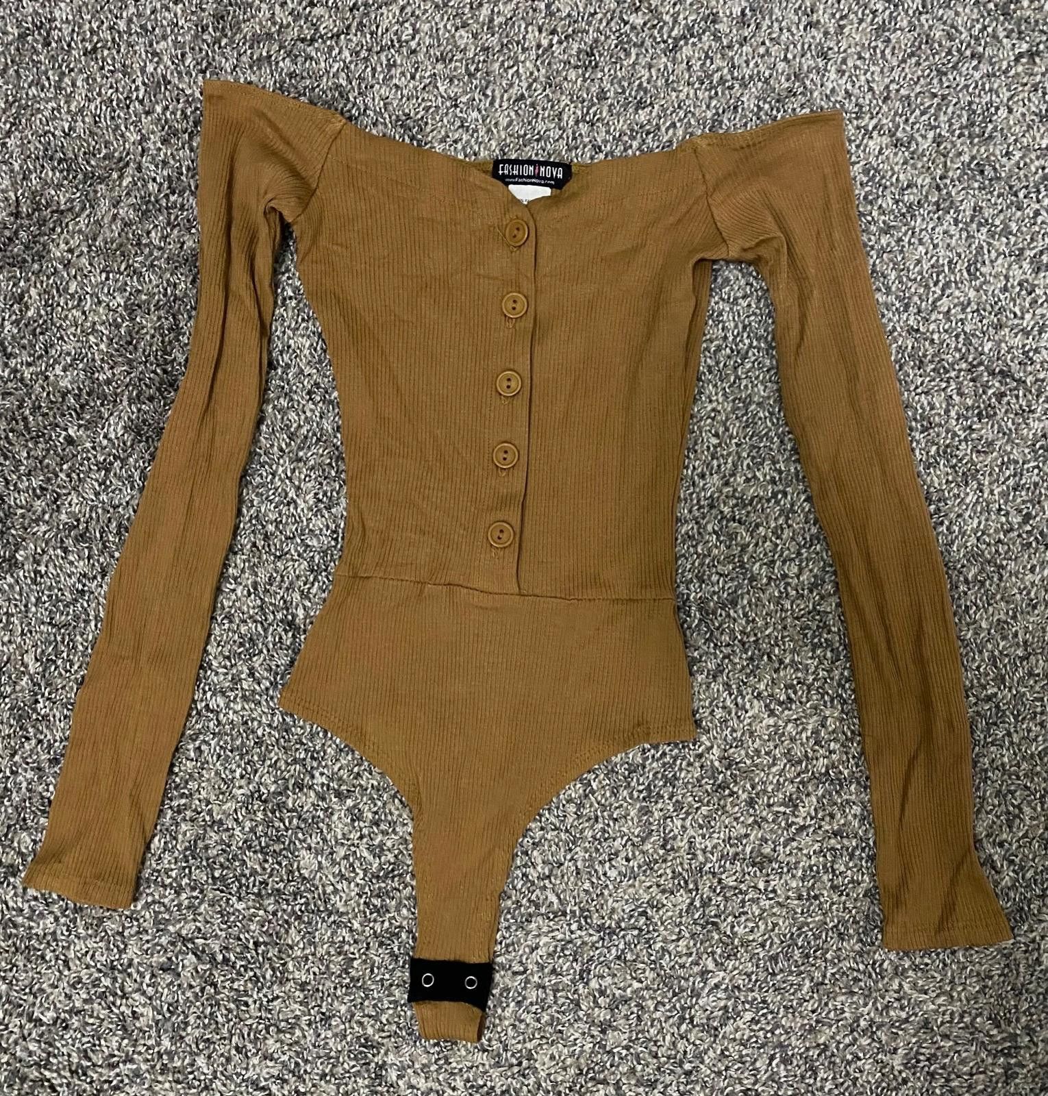 Fashion Victim FASHION NOVA Off-Shoulder Bodysuit in Mustard (SMALL) Size S / US 4 / IT 40 - 7 Thumbnail