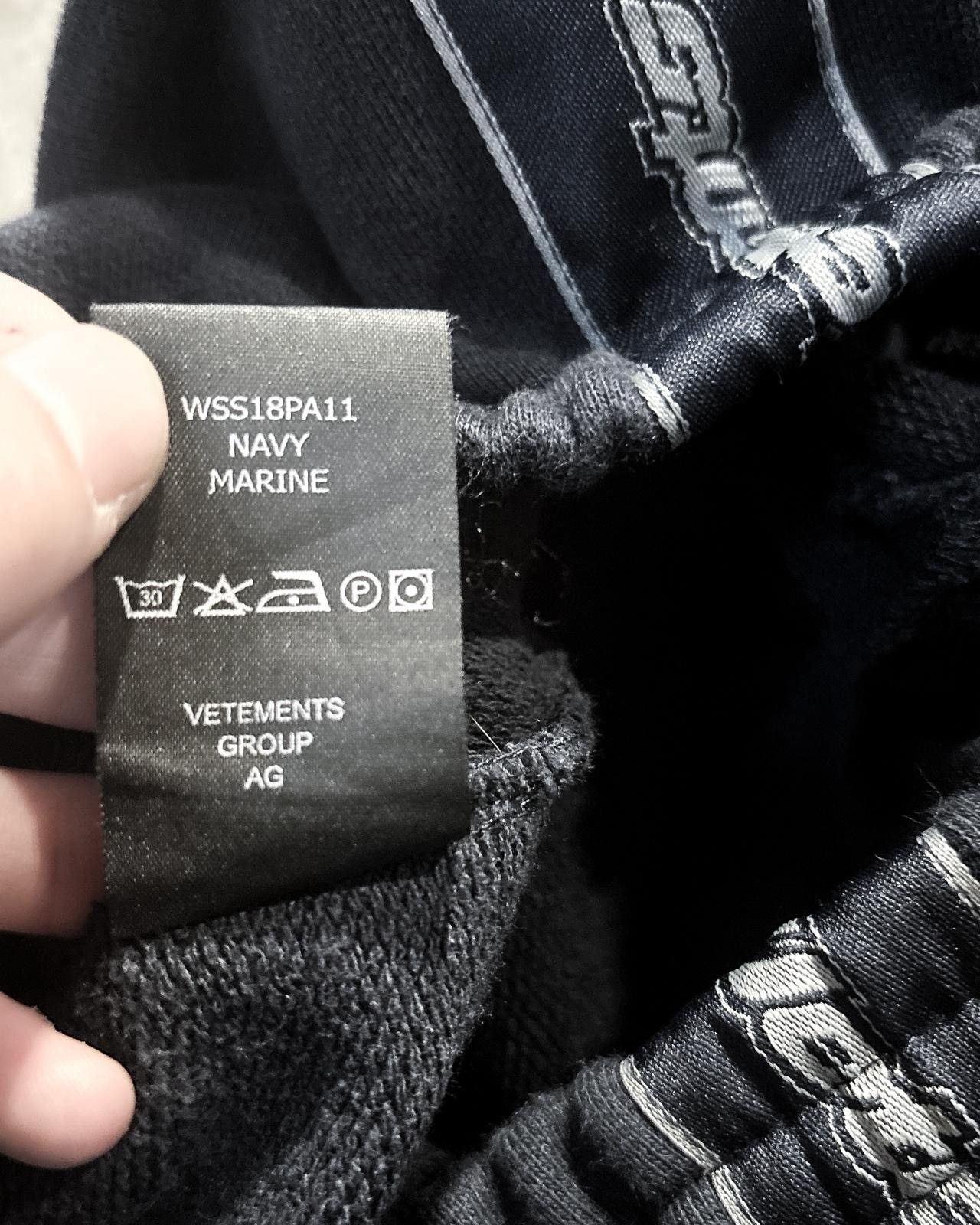 Vetements S/S18 NAVY STRIPE LOGO SWEATPANTS Size US 28 / EU 44 - 5 Thumbnail
