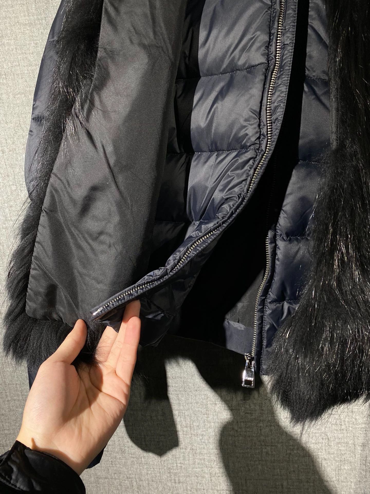 Fendi Second-hand Fendi fur and down jacket Size XS / US 0-2 / IT 36-38 - 3 Thumbnail