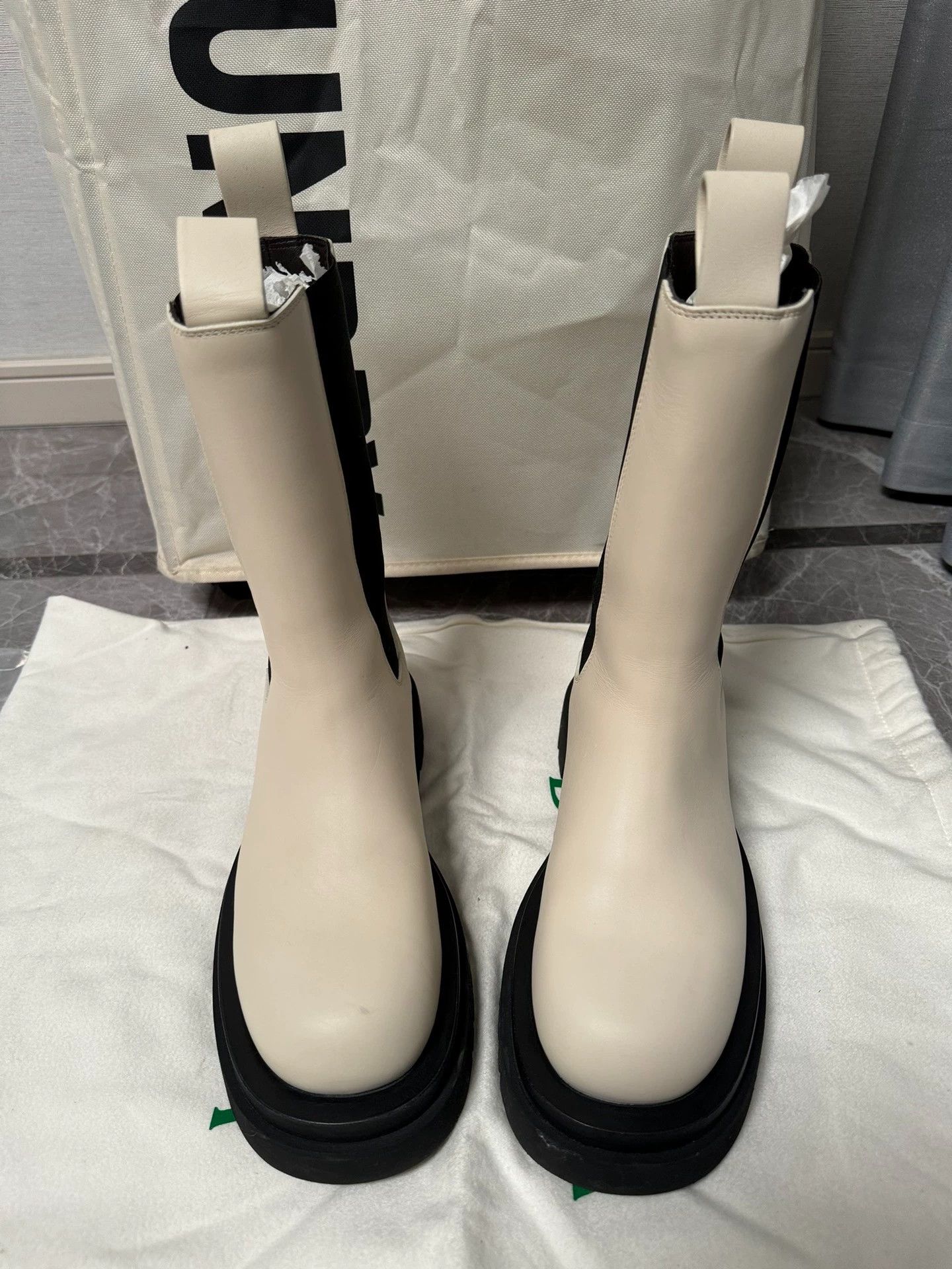 Bottega Veneta BV Black & White Chunky Chelsea Boot Size US 5.5 / IT 35.5 - 9 Thumbnail