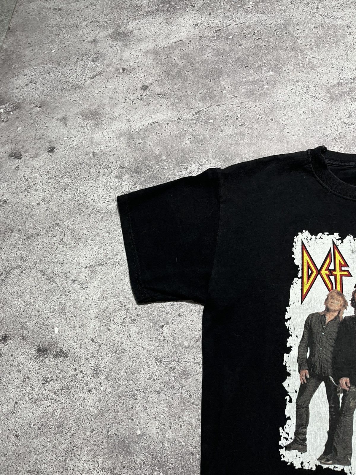 Band Tees Man's Vintage 2011 DEF LEPPARD Tour Band Tee Size US L / EU 52-54 / 3 - 7 Thumbnail
