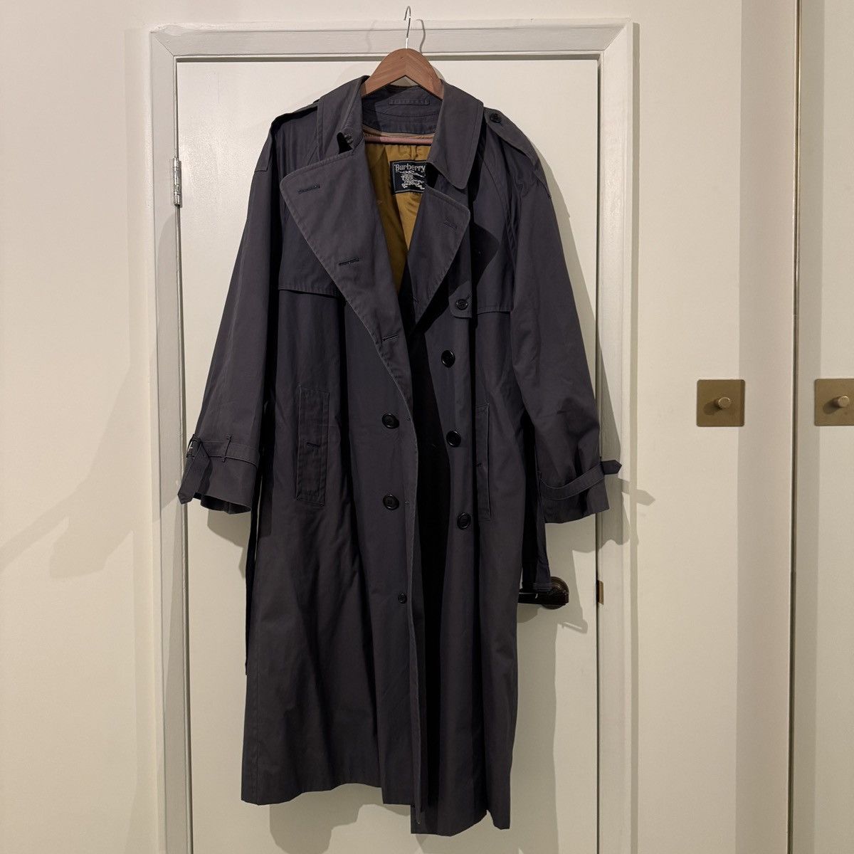 Burberry Vintage grey Burberry trench with gorgeous lining Size US XL / EU 56 / 4 - 2 Thumbnail