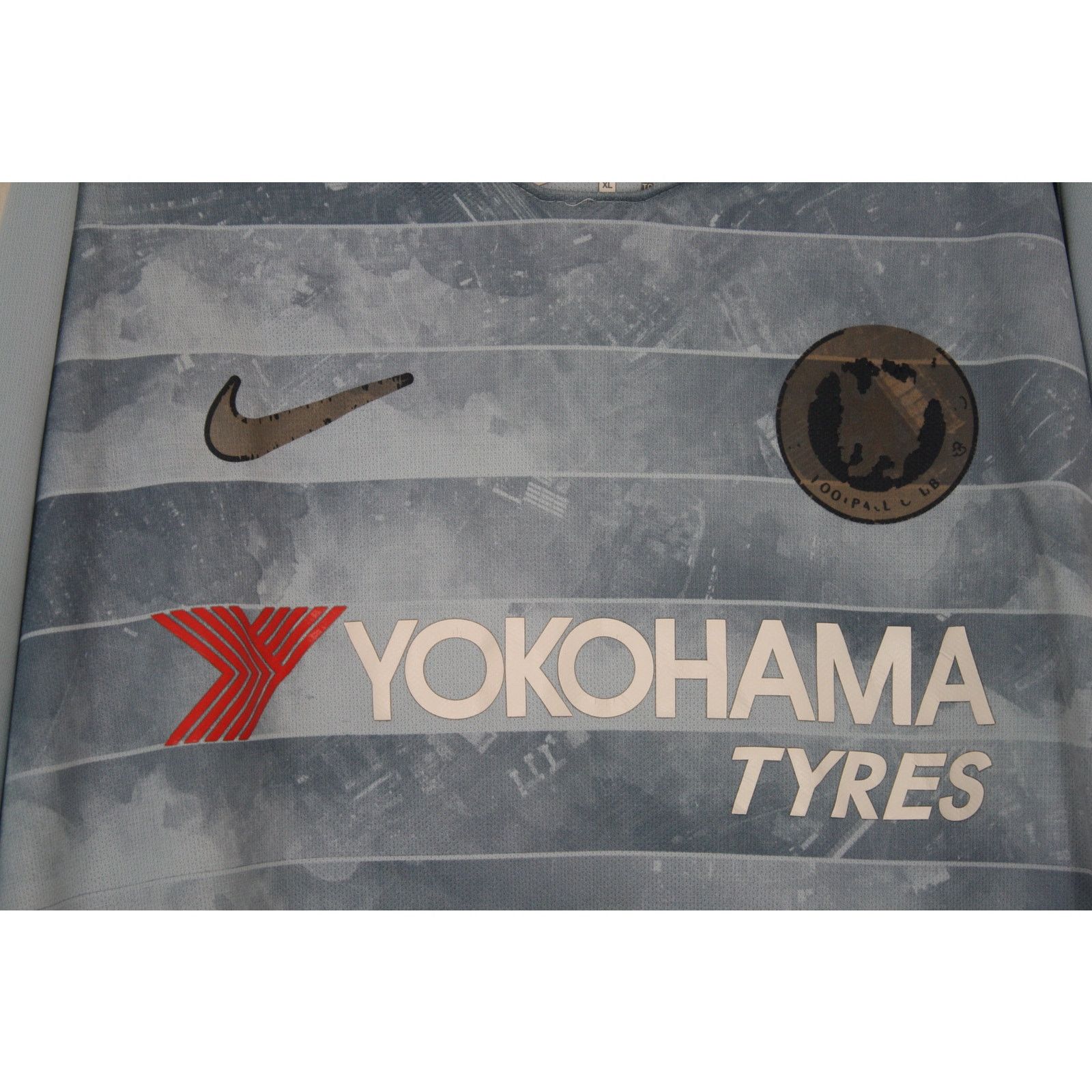 Nike THRASHED Nike Chelsea Blue 2017 Pre-Match Training Jersey Size US XL / EU 56 / 4 - 3 Thumbnail