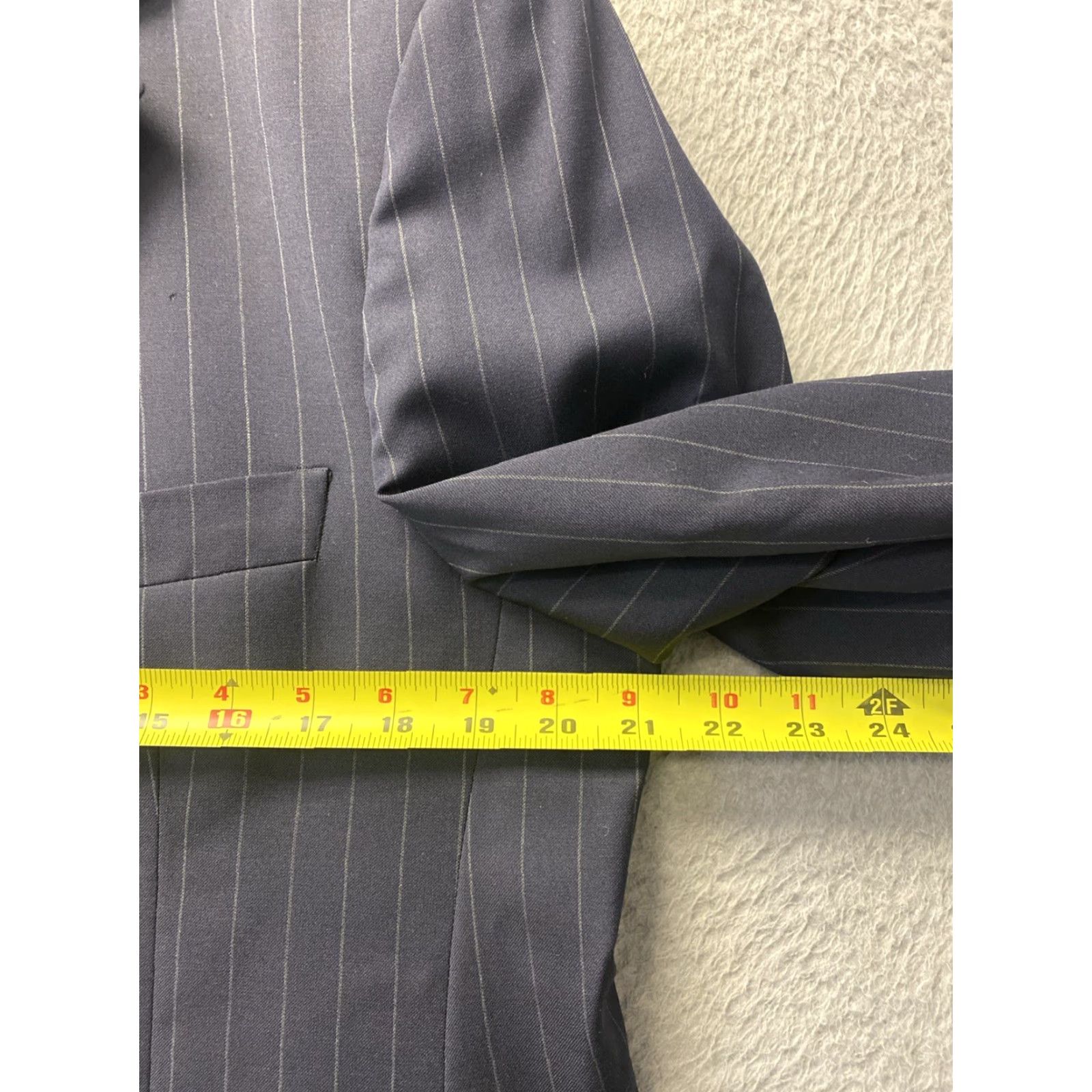 Bill Blass VINTAGE Bill Blass Suit 2 Piece Navy Wool Striped Jacket Pants 40R Mens 2-Button/Single-Breasted 3 Button? Size 40R - 6 Thumbnail