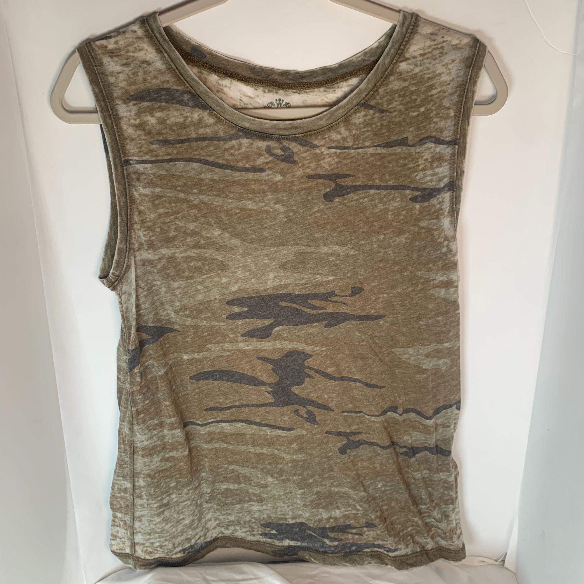 Vintage Vintage Well Worn Women's Camo Tank Top Sz M Size M / US 6-8 / IT 42-44 - 1 Thumbnail