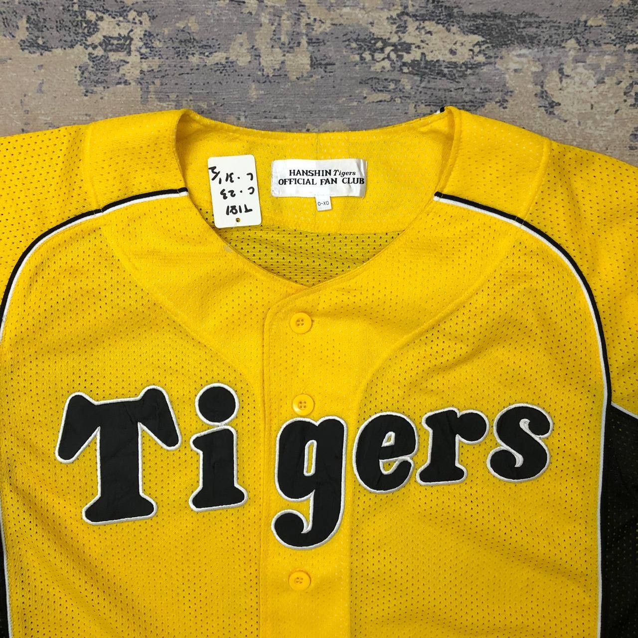 Mizuno T181 HANSHIN TIGERS OFFICIAL FAN CLUB BASEBALL JERSEY Size US L / EU 52-54 / 3 - 2 Thumbnail
