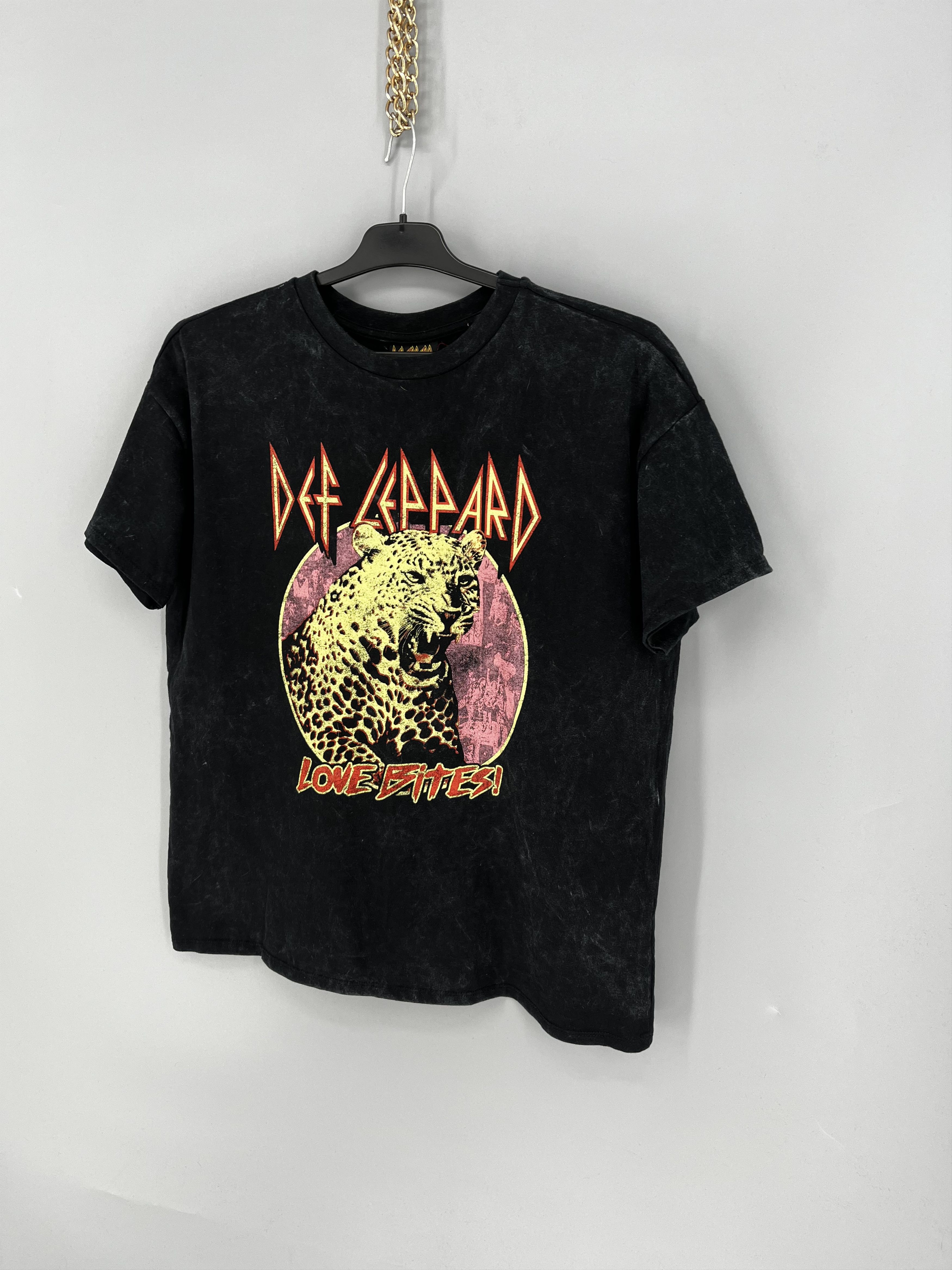 Band Tees Def Leppard Love Bites Hysteria Glam Metal Rock Band Tee S Size US S / EU 44-46 / 1 - 3 Thumbnail