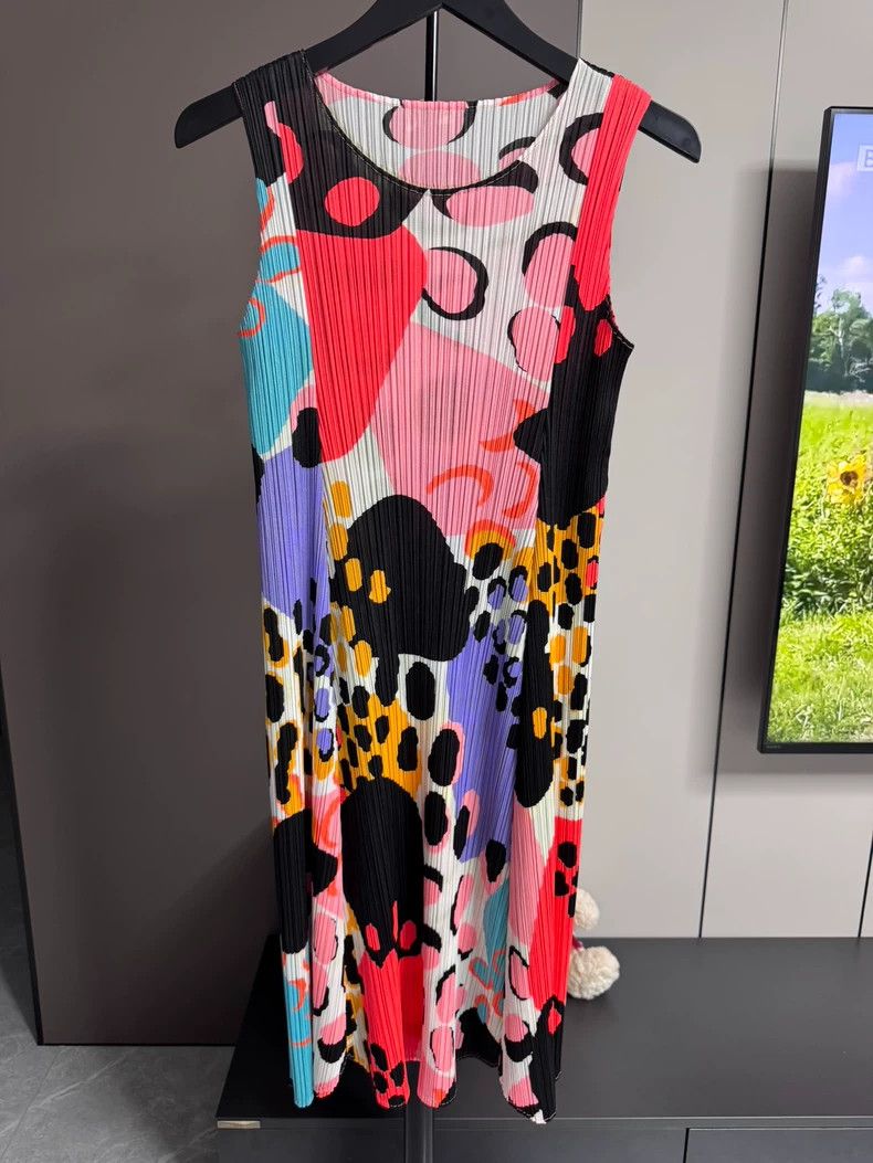 Issey Miyake Issey Miyake size:2 Red and pink ink wash pleated dress Size S / US 4 / IT 40 - 1 Thumbnail