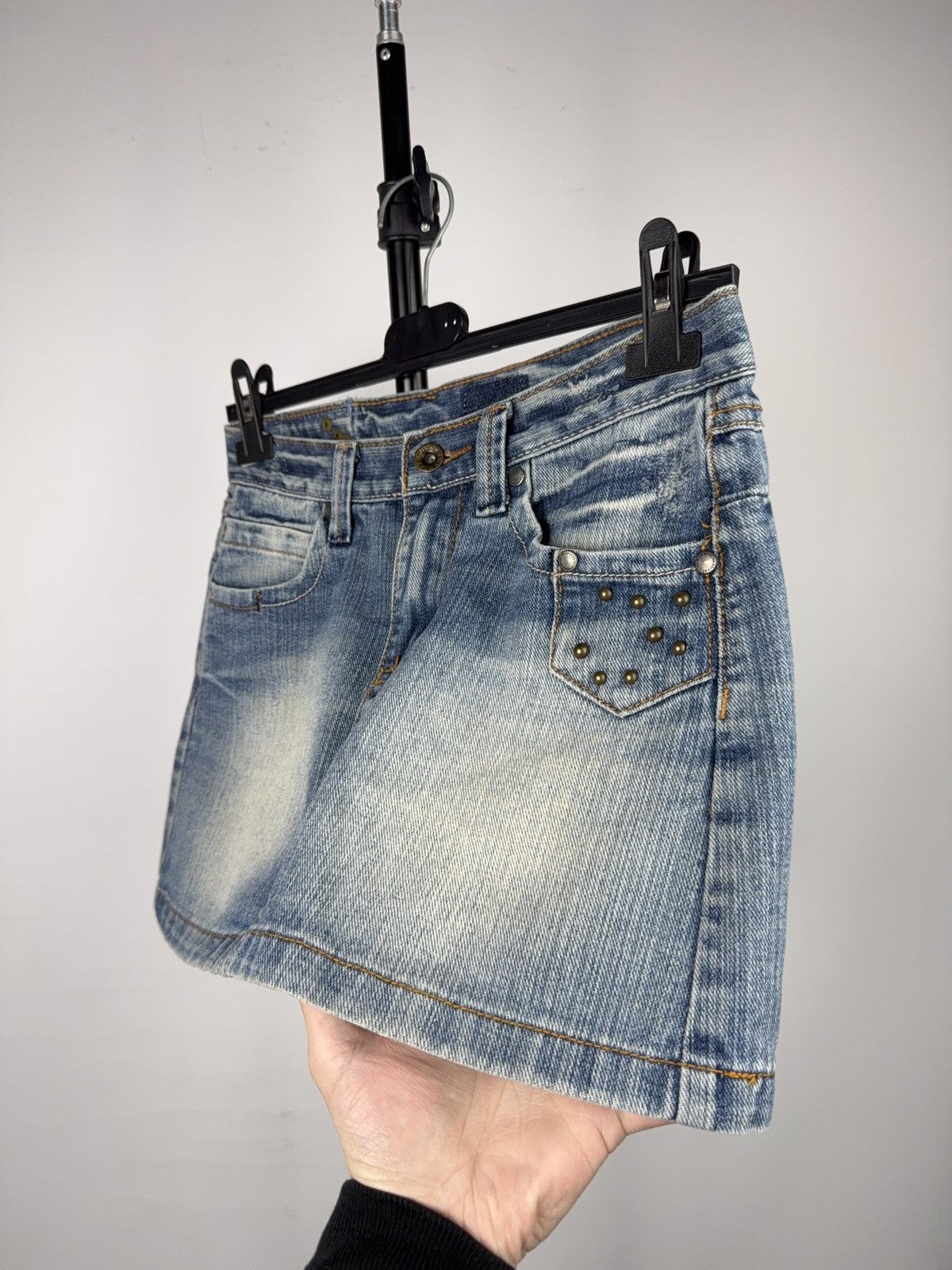 Japanese Brand Retro Vintage 00s Y2K Studded Denim Mini Skirt Faded Wash XS Size 27" / US 4 / IT 40 - 3 Thumbnail