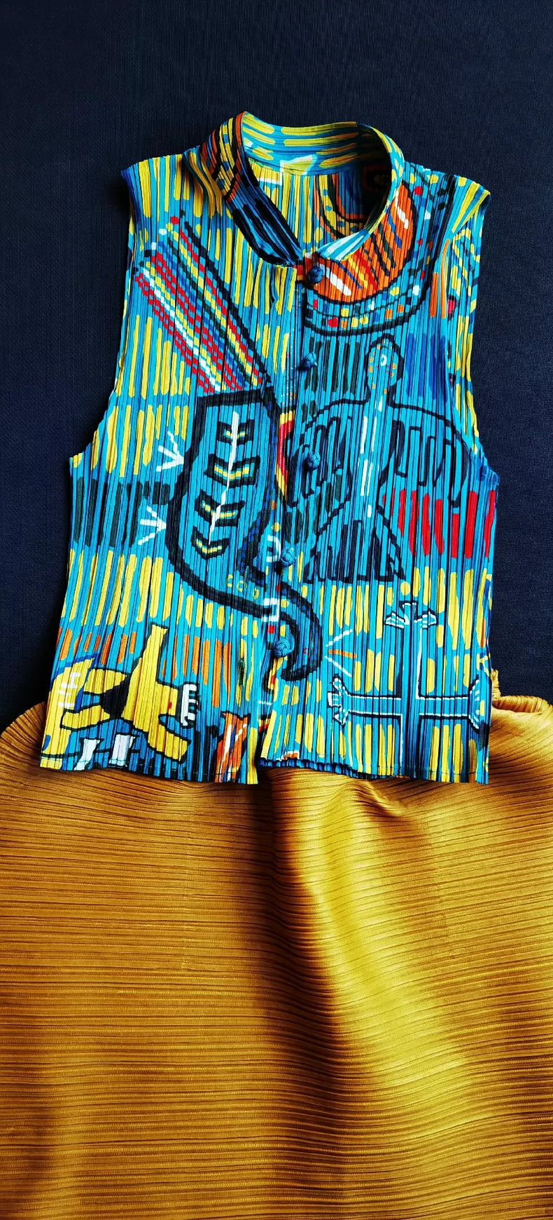 Issey Miyake Issey Miyake The little monster button-up vest Size XL / US 12-14 / IT 48-50 - 1 Thumbnail
