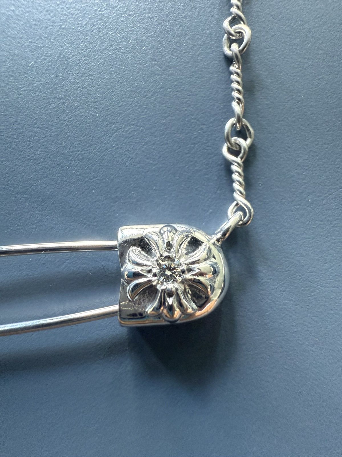 Chrome Hearts 🔥Chrome Hearts Twisted Chain White Gold Safety pin Neckalce🔥 Size ONE SIZE - 3 Thumbnail